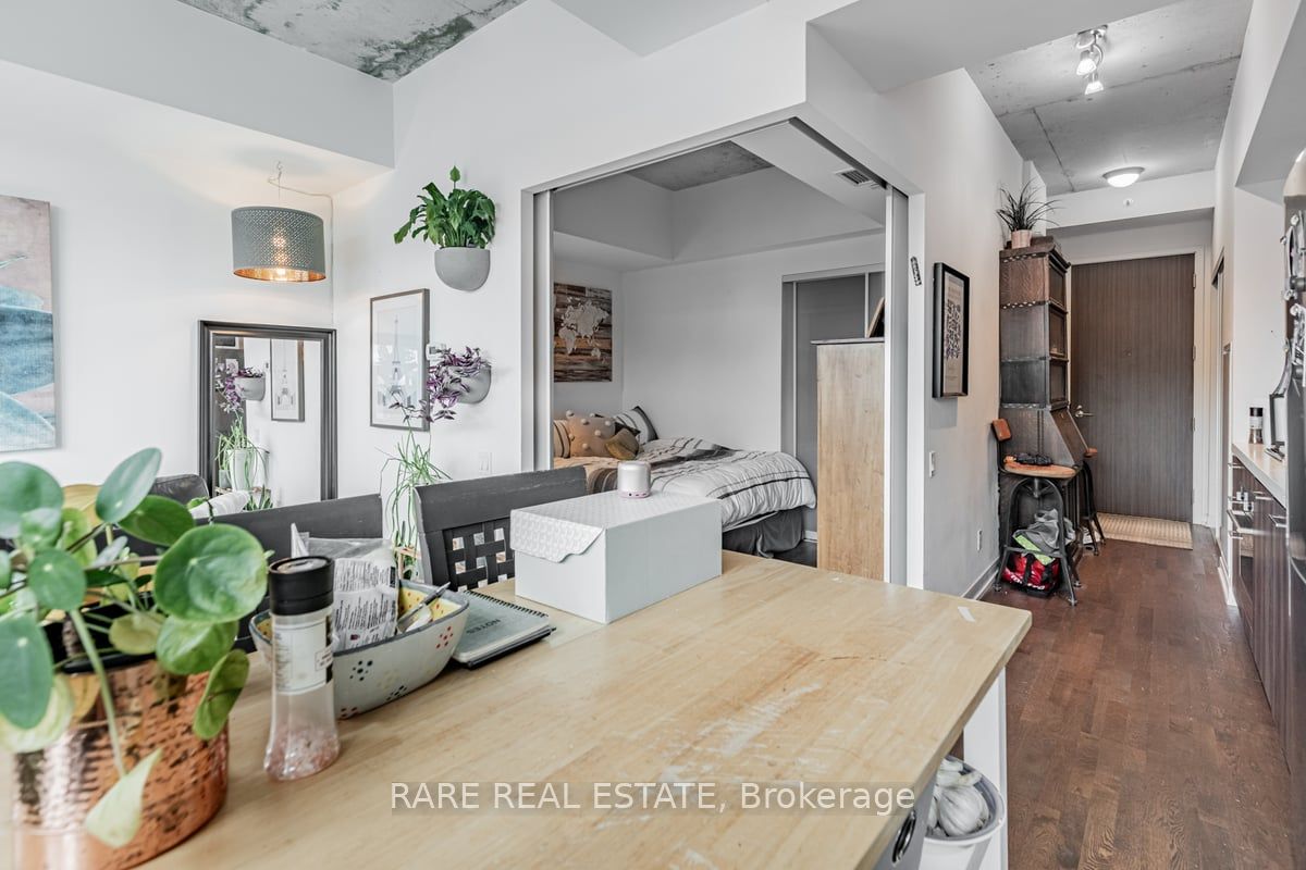 560 King Street W 1004 Property Photo 21