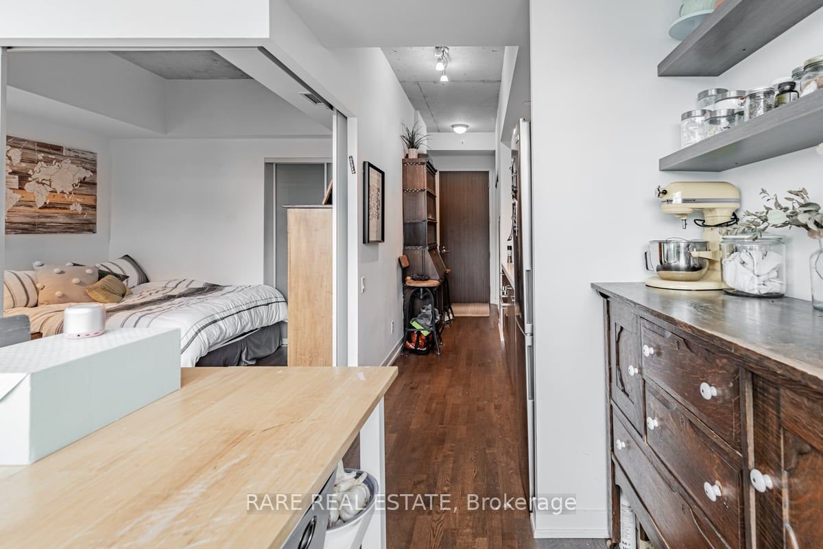 560 King Street W 1004 Property Photo 22