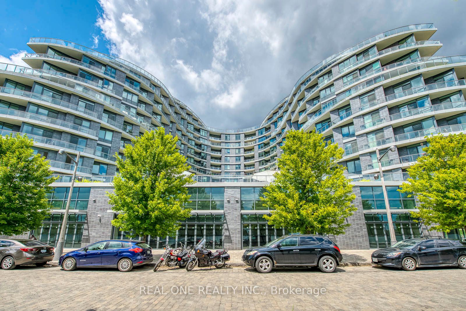 #818 - 1 Edgewate Drive Property Photo 1