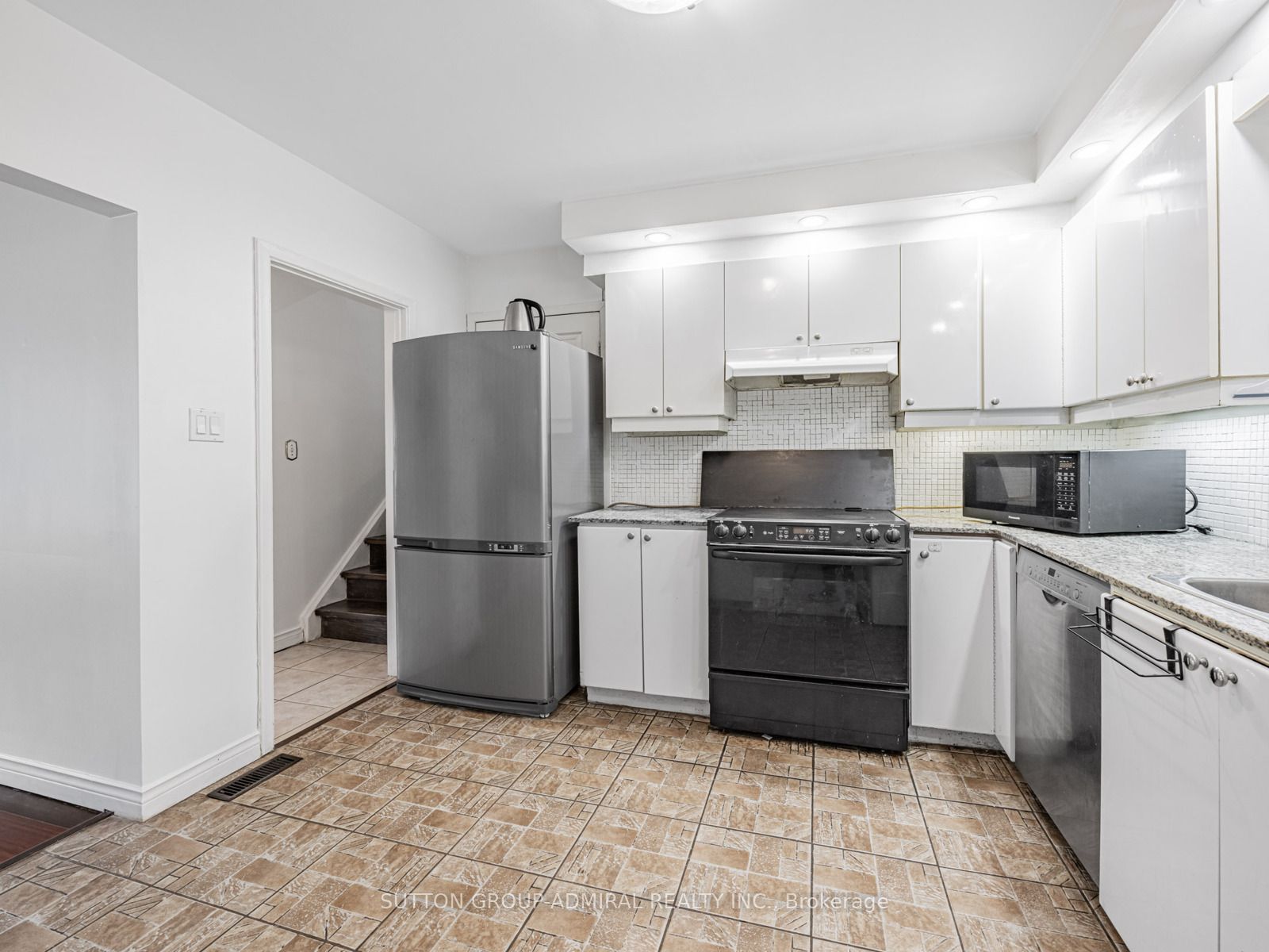 270 Fisherville Road Upper Property Photo 5
