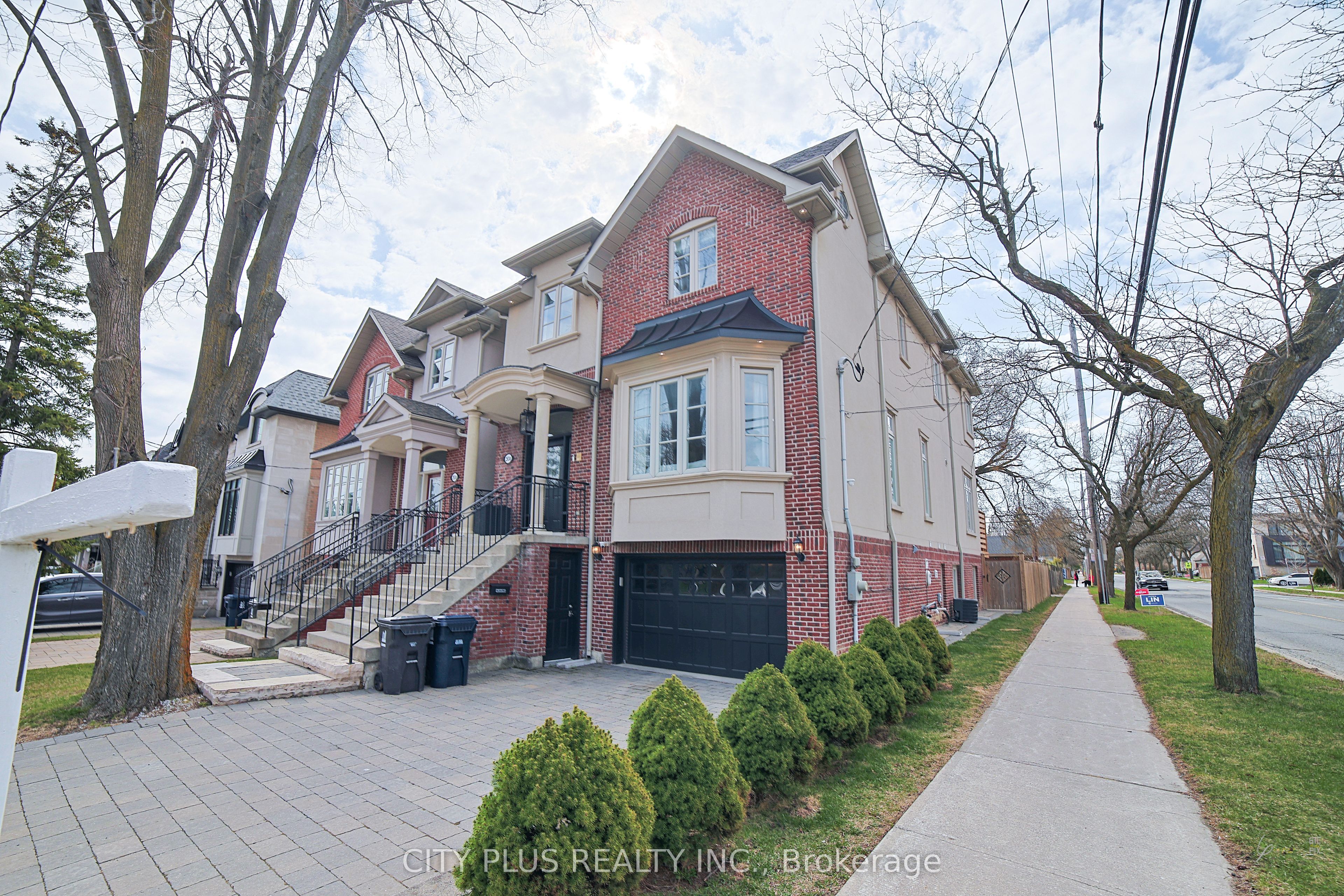293a Hounslow Avenue Property Photo 1