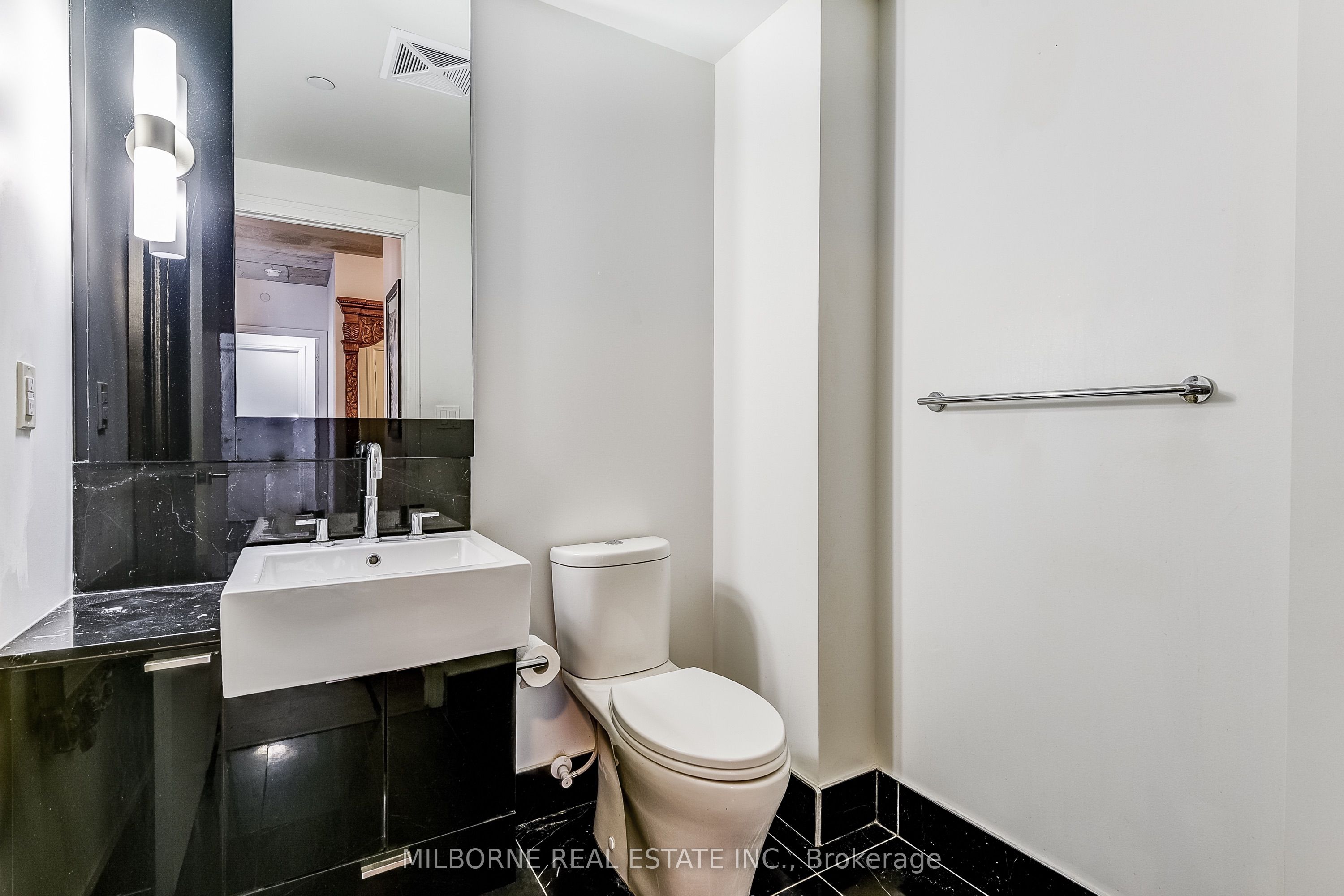 88 Blue Jays Way 4005 Property Photo 25