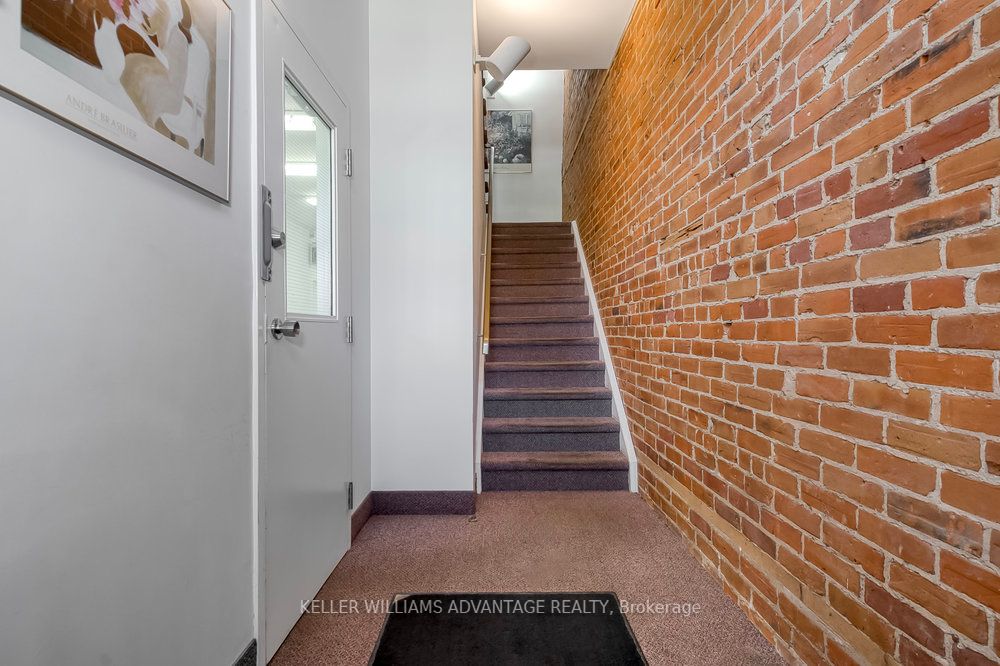 157 Gerrard Street E Property Photo 3