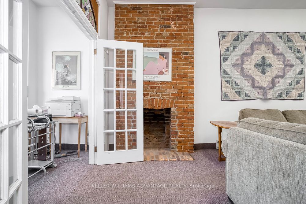 157 Gerrard Street E Property Photo 4