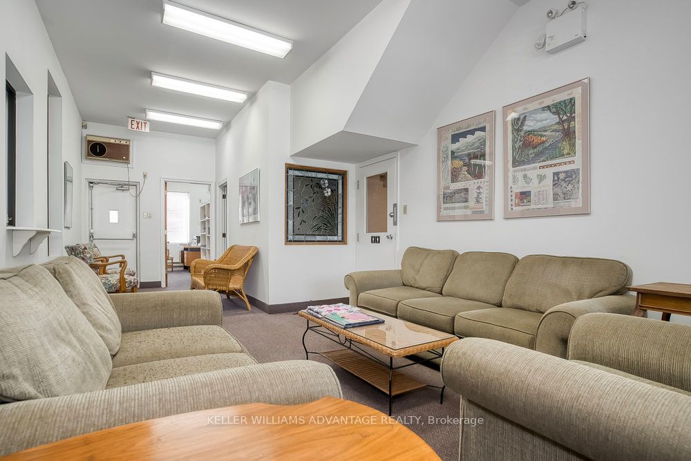 157 Gerrard Street E Property Photo 9