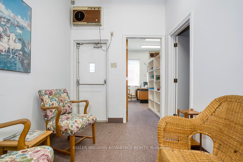 157 Gerrard Street E Property Photo 11