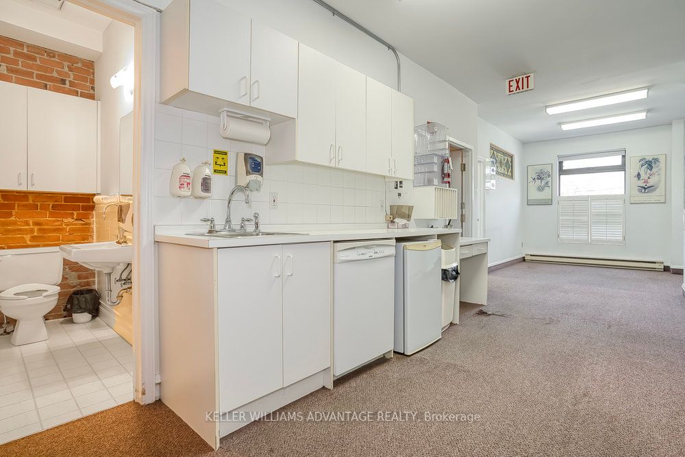 157 Gerrard Street E Property Photo 28
