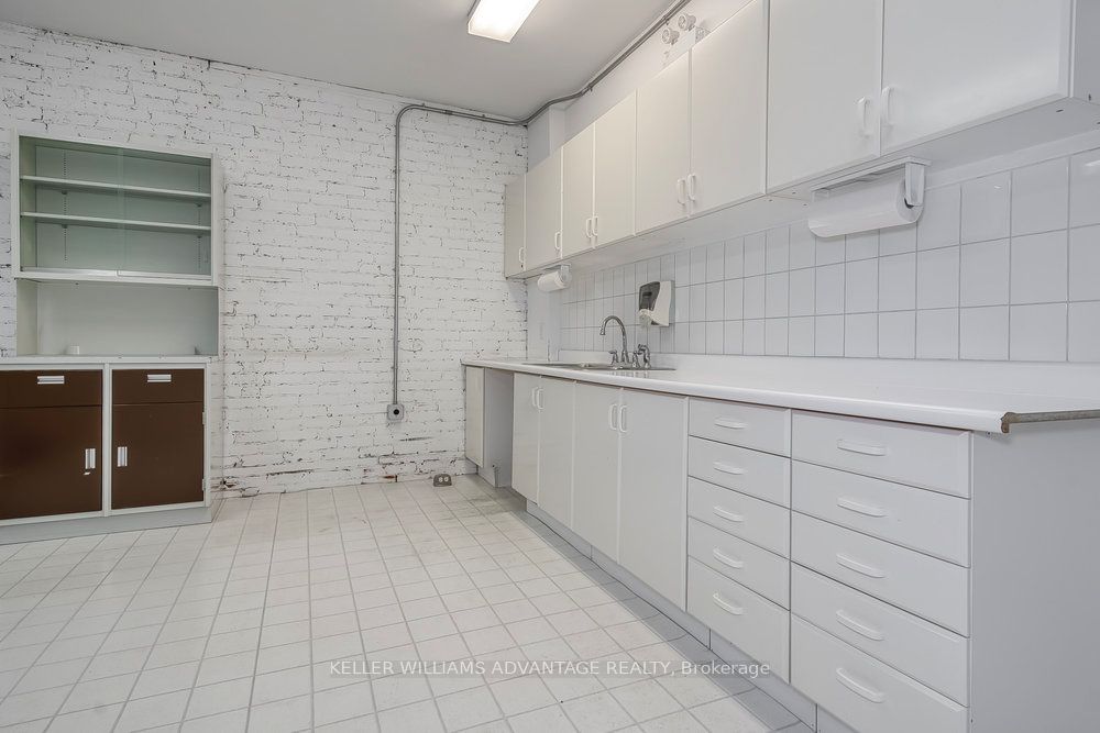 157 Gerrard Street E Property Photo 32