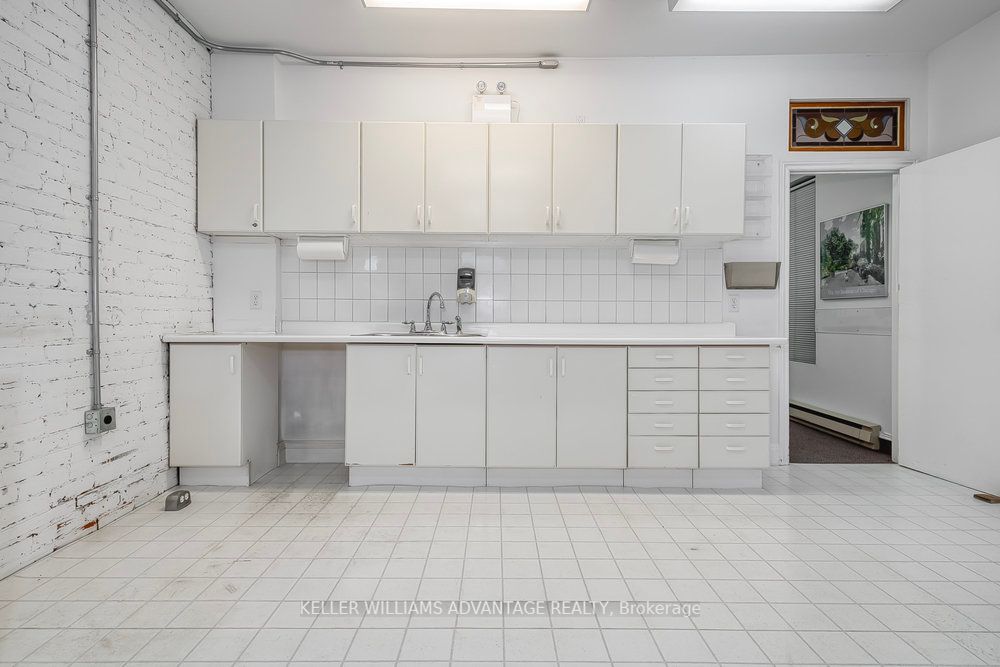 157 Gerrard Street E Property Photo 33