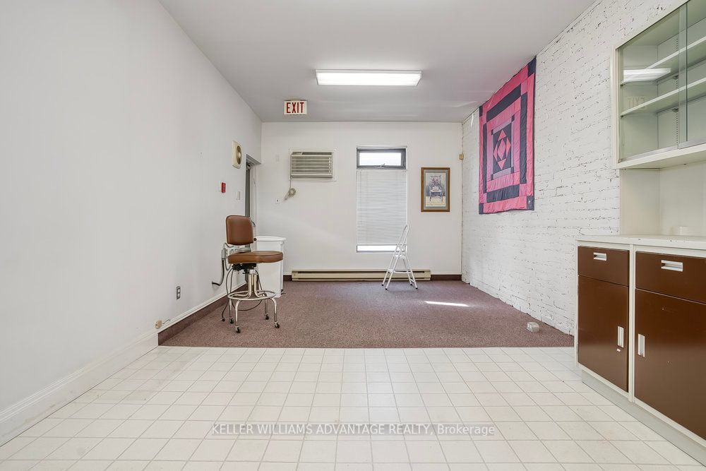 157 Gerrard Street E Property Photo 34