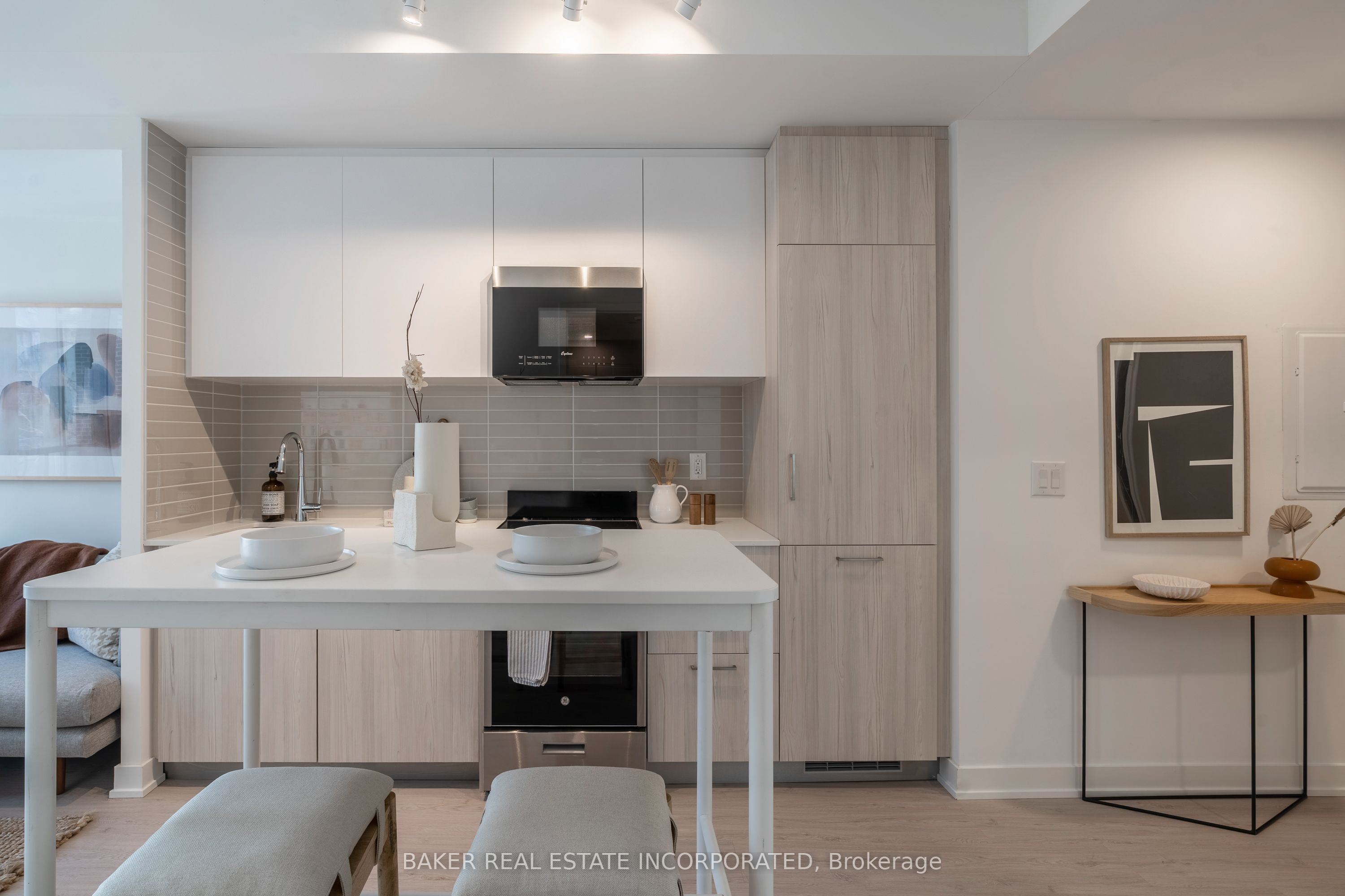 65 Mutual Street 405 Property Photo 4