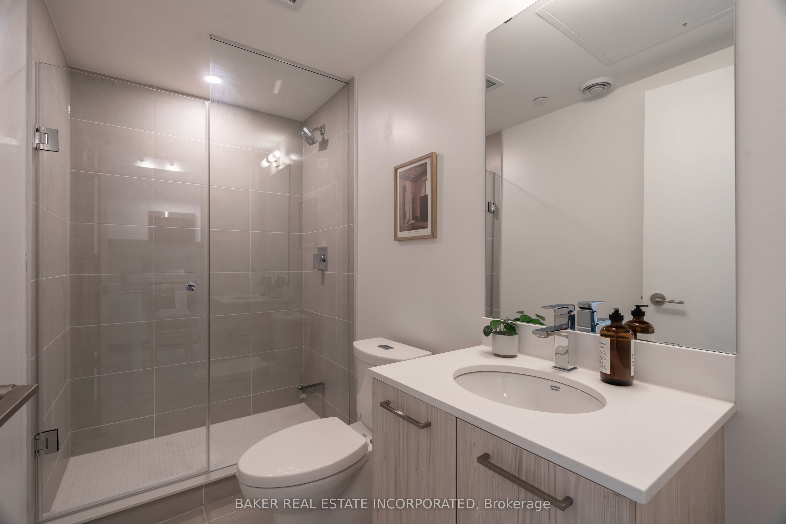 65 Mutual Street 405 Property Photo 6