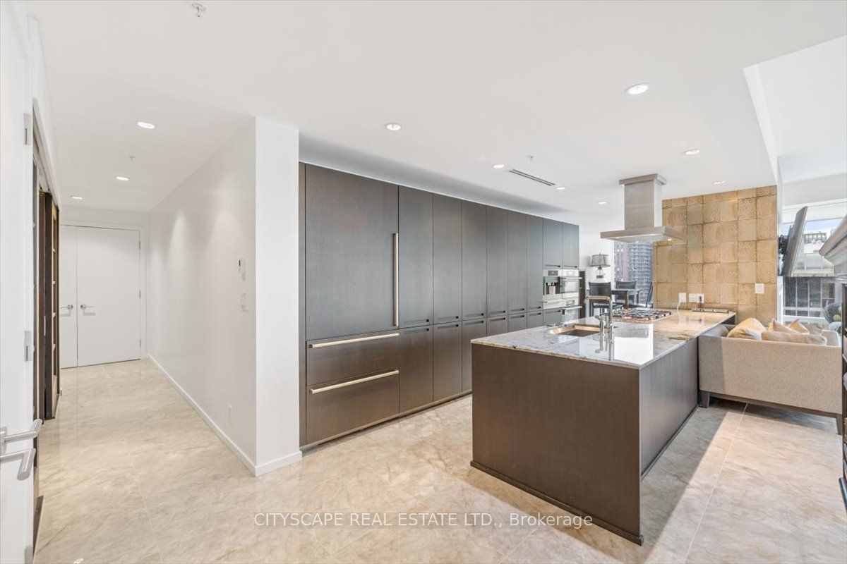 180 University Avenue 3605 Property Photo 3