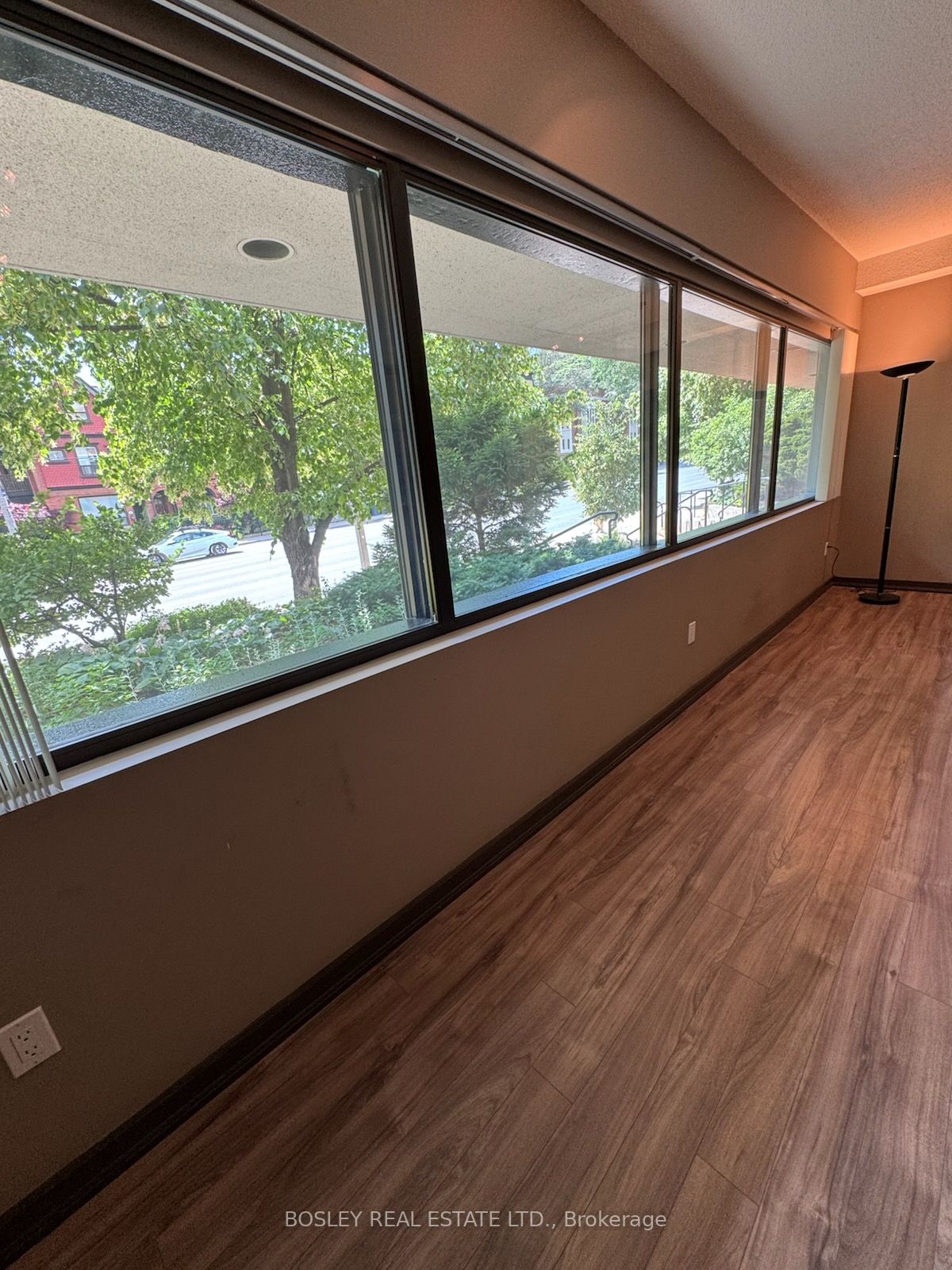 #5 - 315 Avenue Road Property Photo 9