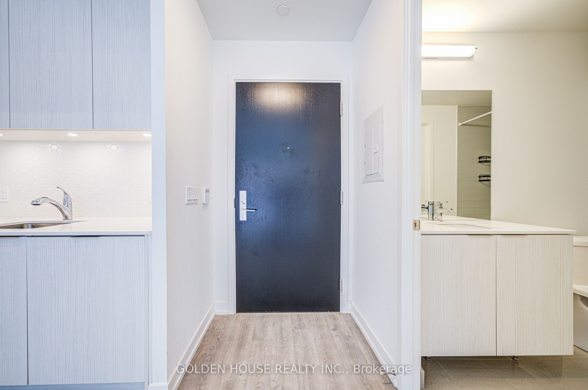 #708 - 158 Front Street Property Photo 7