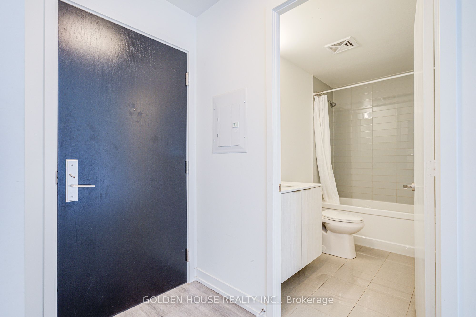 #708 - 158 Front Street Property Photo 8