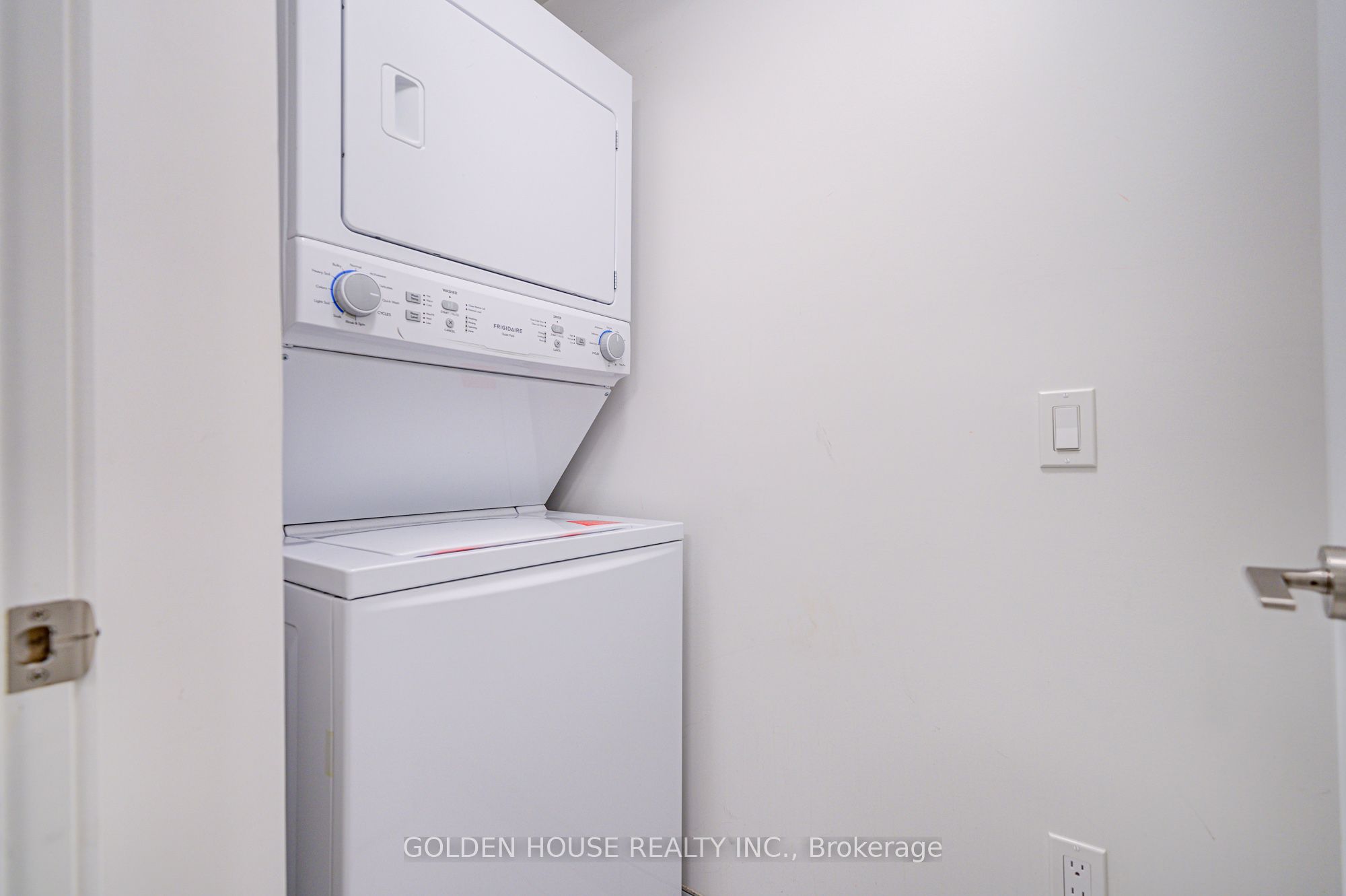 #708 - 158 Front Street Property Photo 14