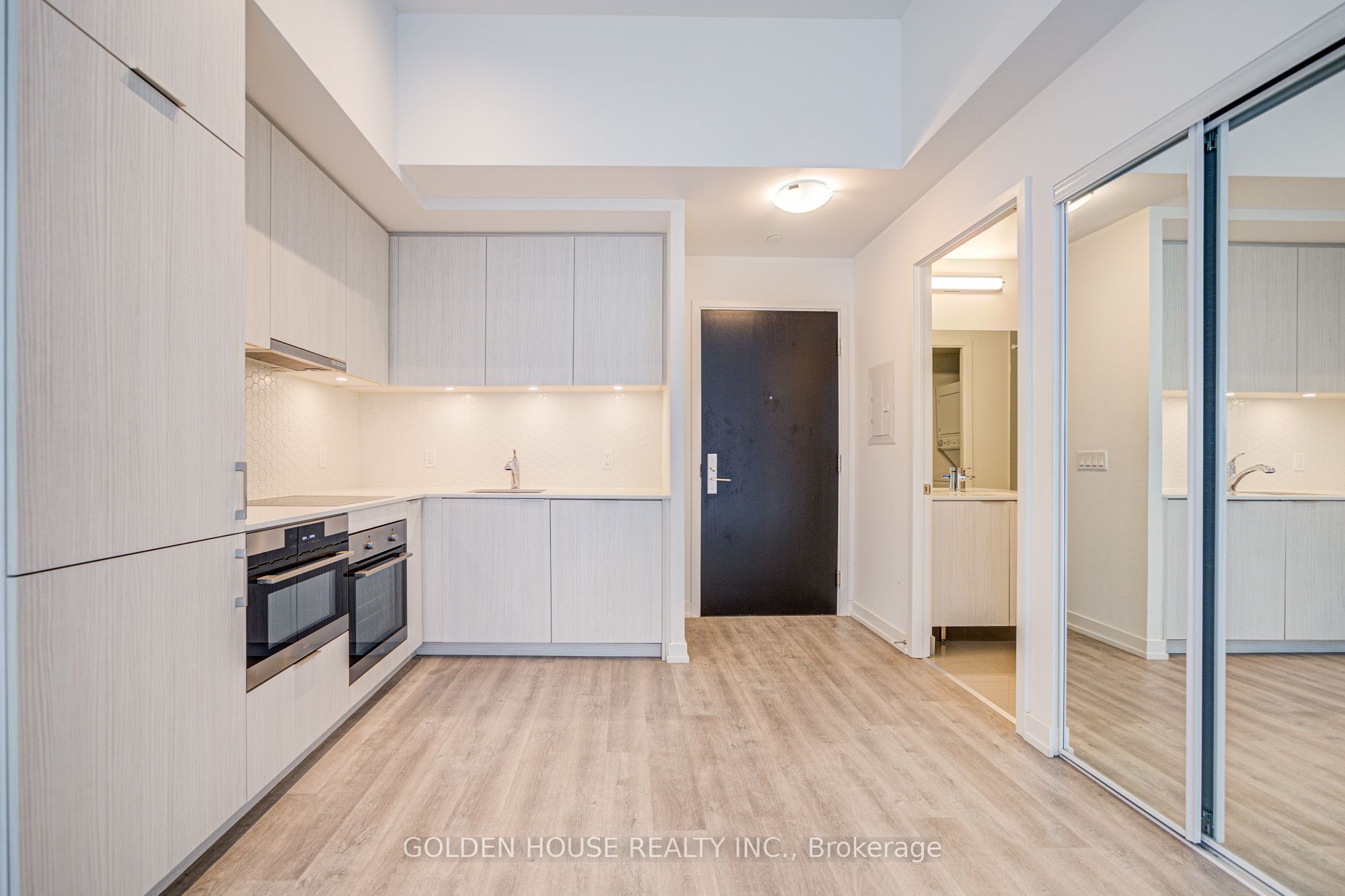 #708 - 158 Front Street Property Photo 18