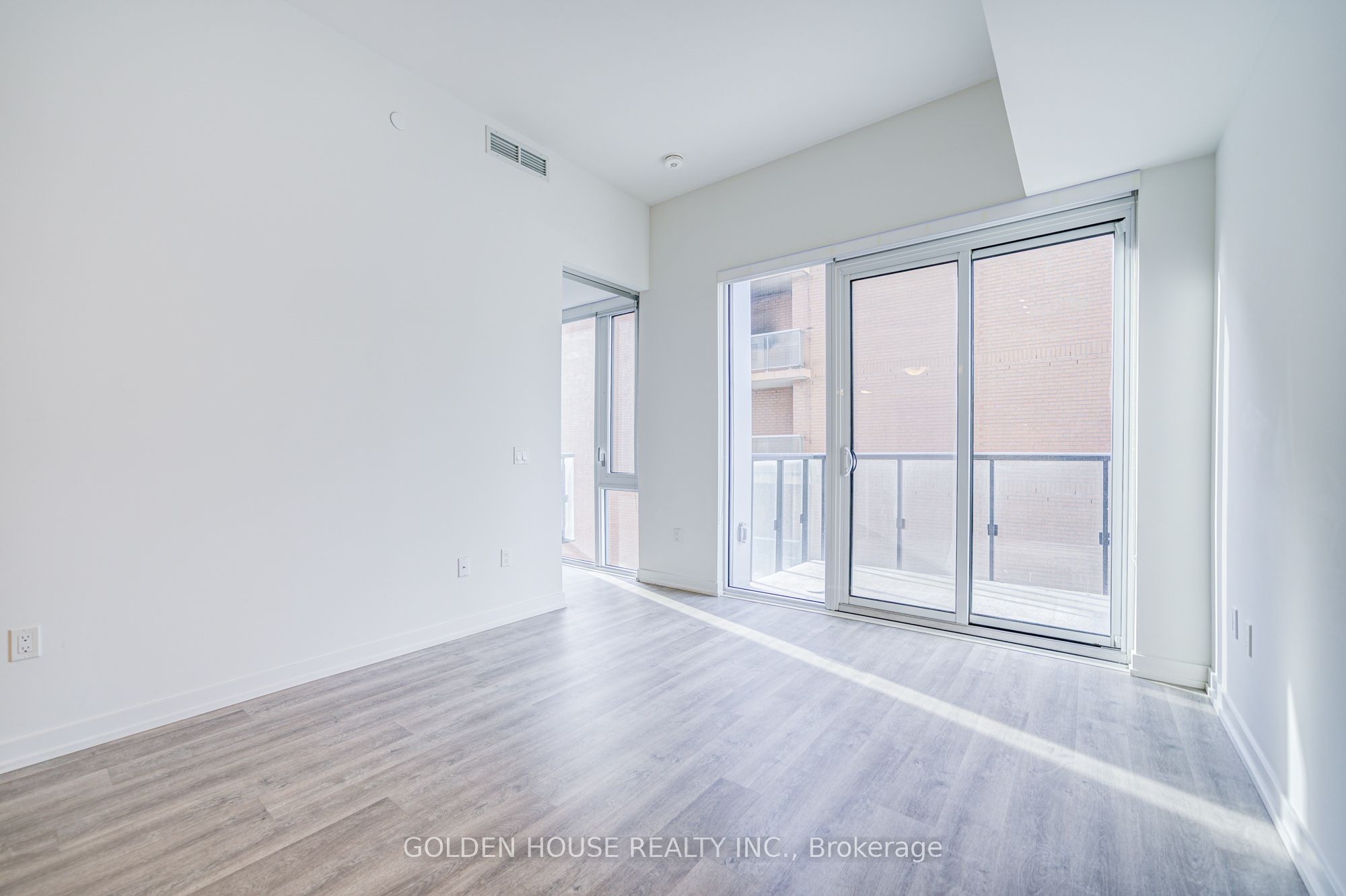 #708 - 158 Front Street Property Photo 23