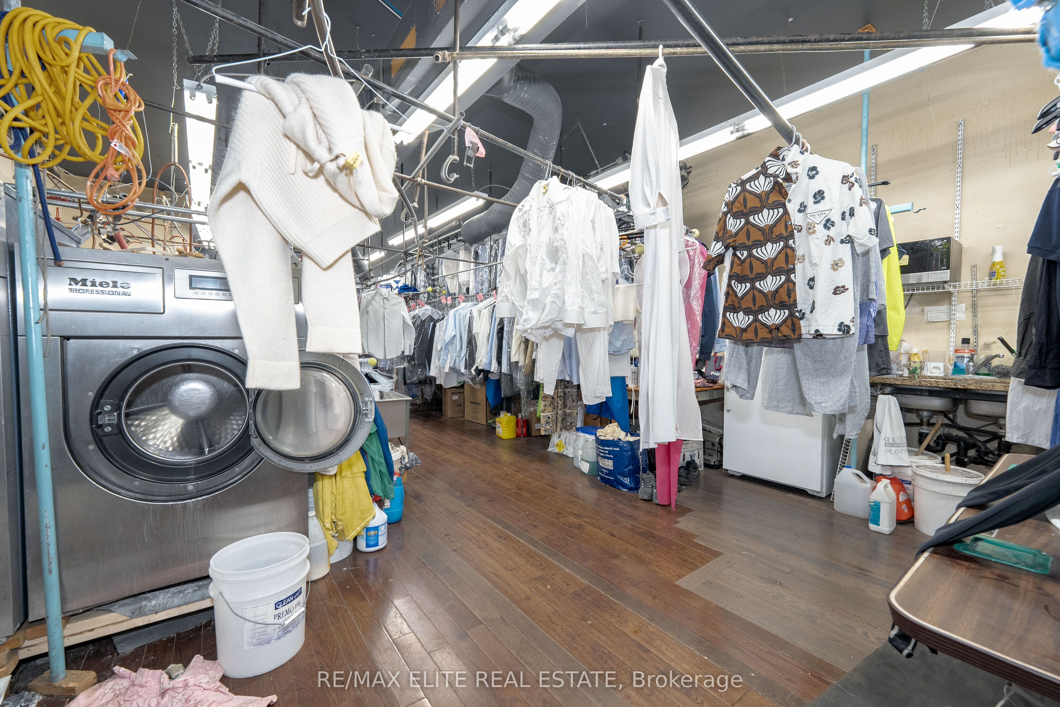 544 Eglinton Avenue Property Photo 6