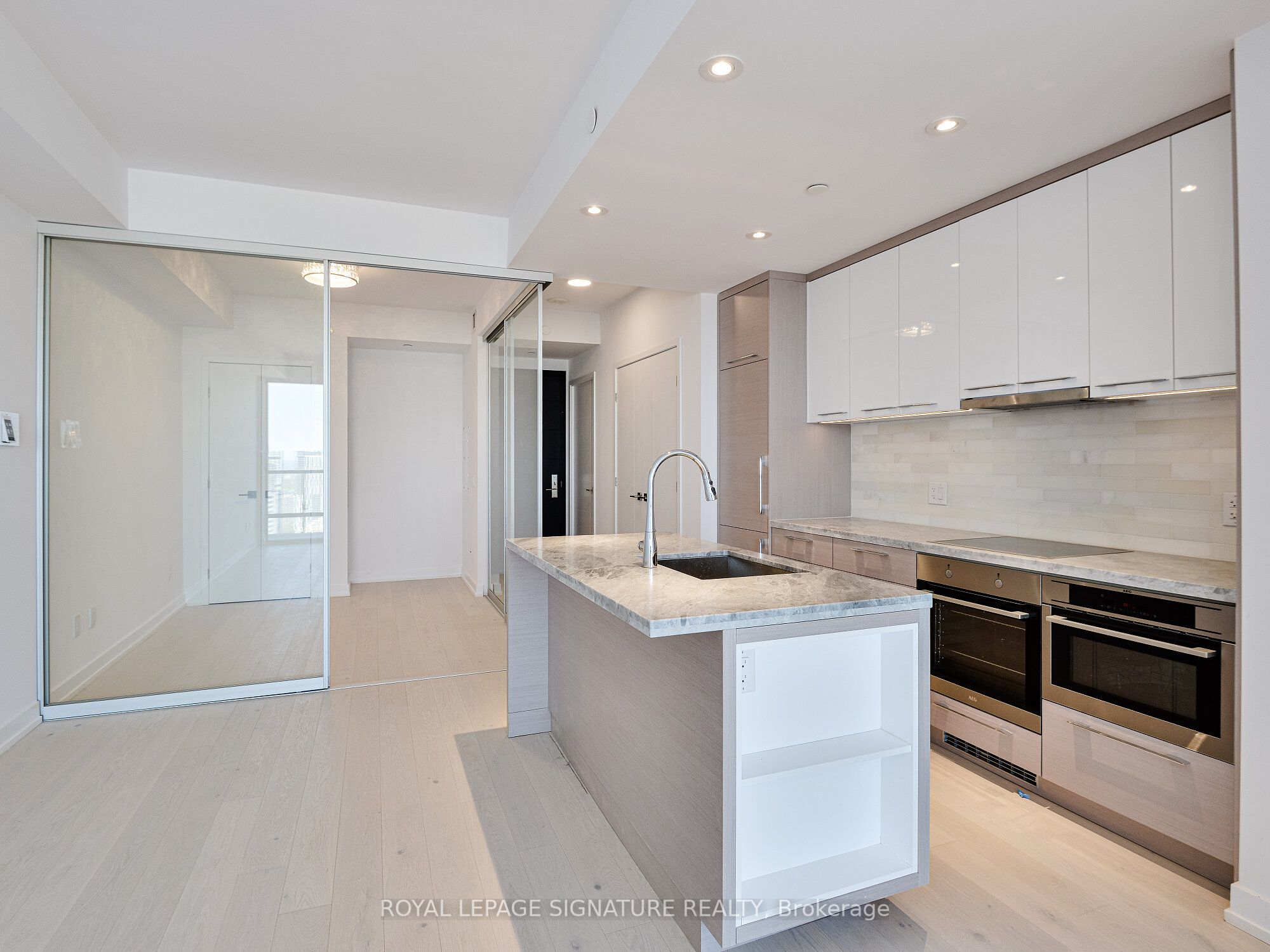 #3805 - 488 University Avenue Property Photo 1