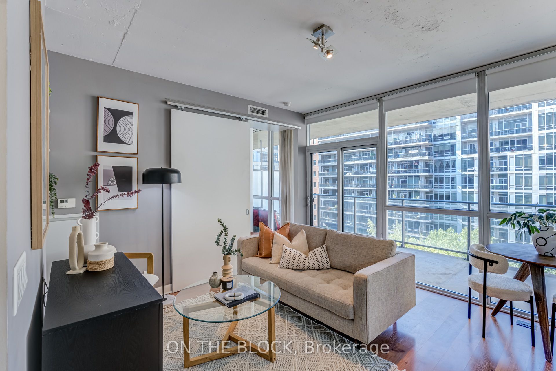 #616 - 478 King Street Property Photo 1