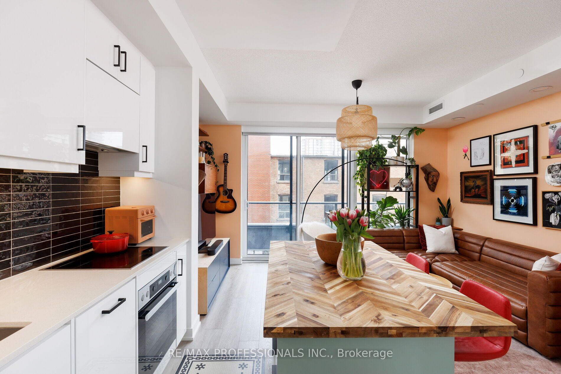 #425 - 9 Tecumseth Street Property Photo 1