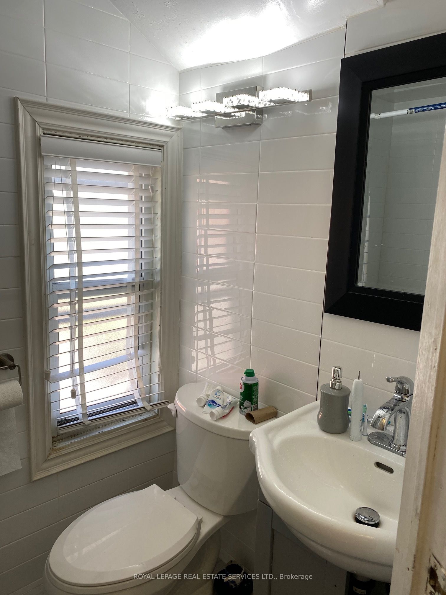 206 Carlton Street 302 Property Photo 4
