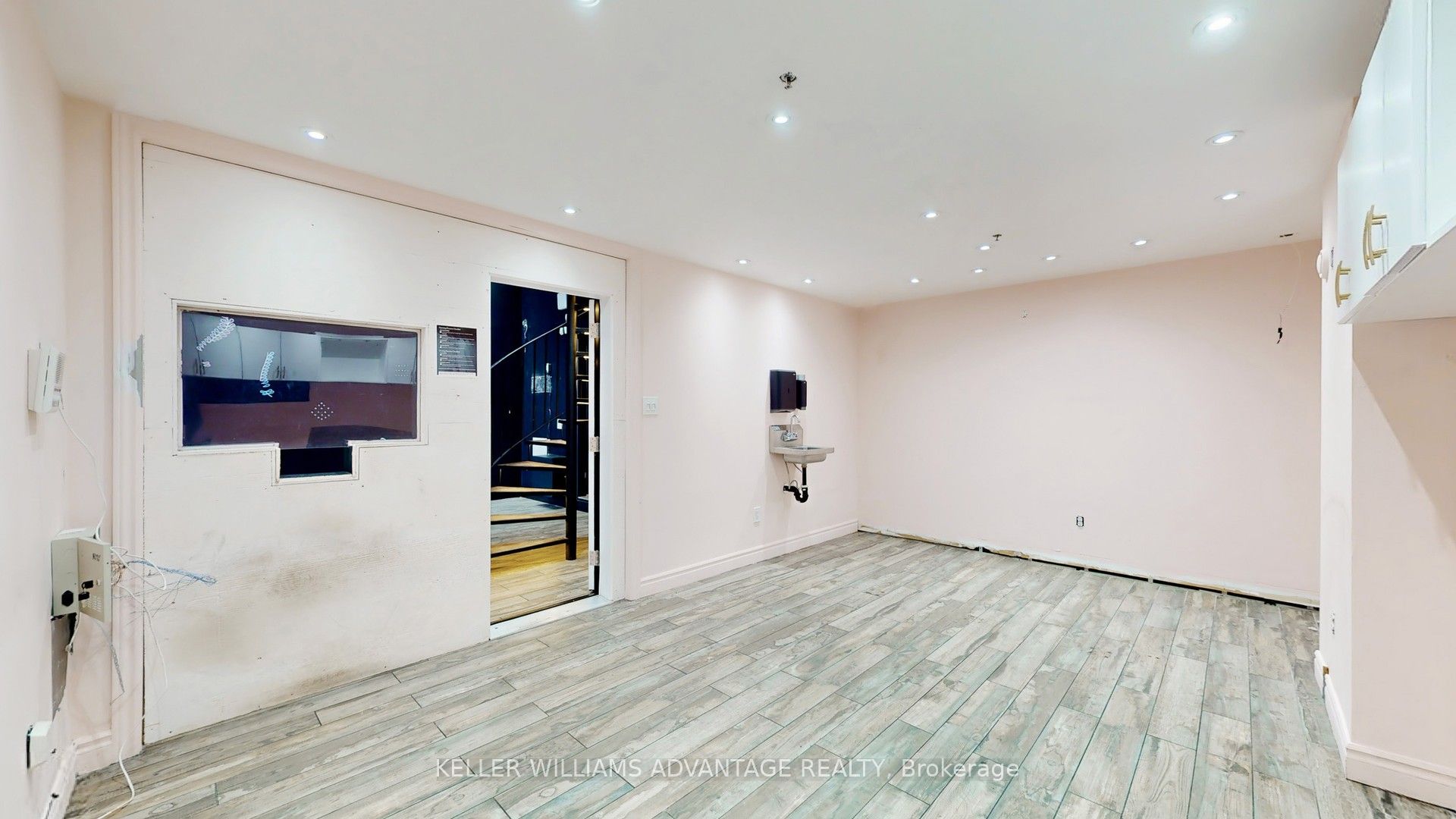 188 Spadina Avenue 15-17 Property Photo 7