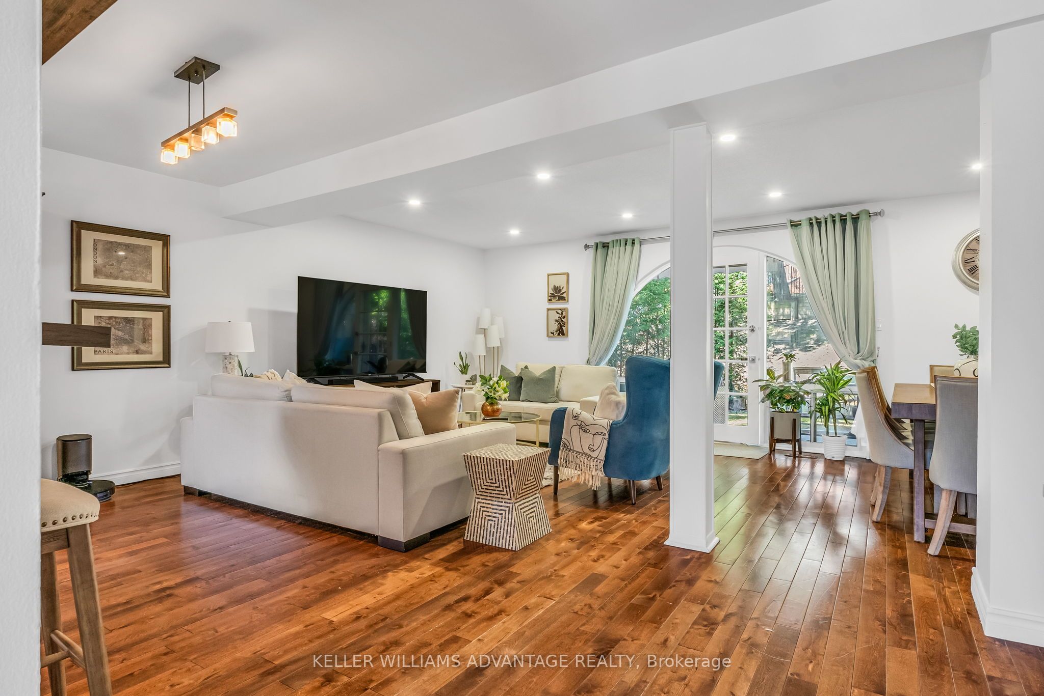 #67 - 6 Esterbrooke Avenue Property Photo 3