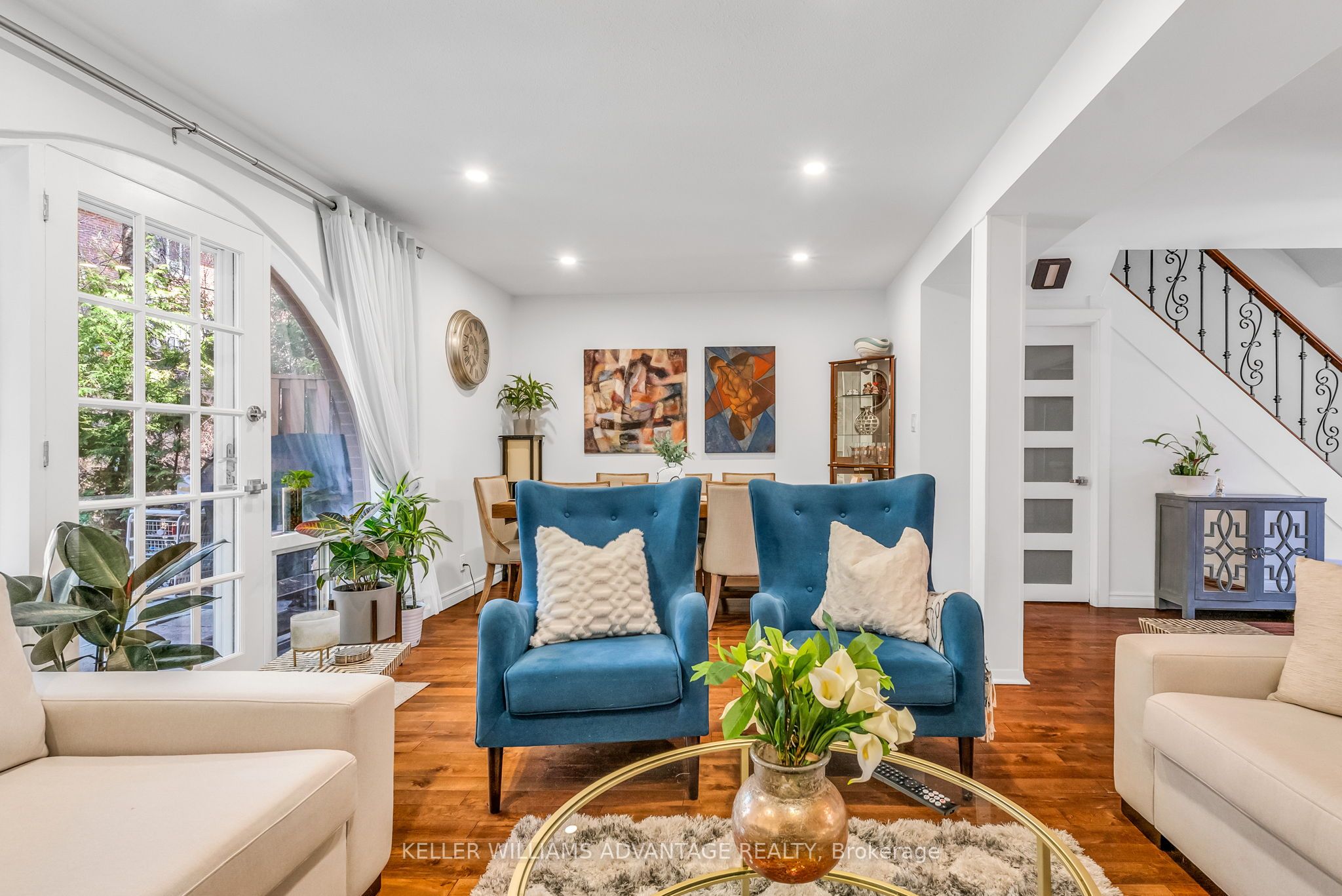 #67 - 6 Esterbrooke Avenue Property Photo 7