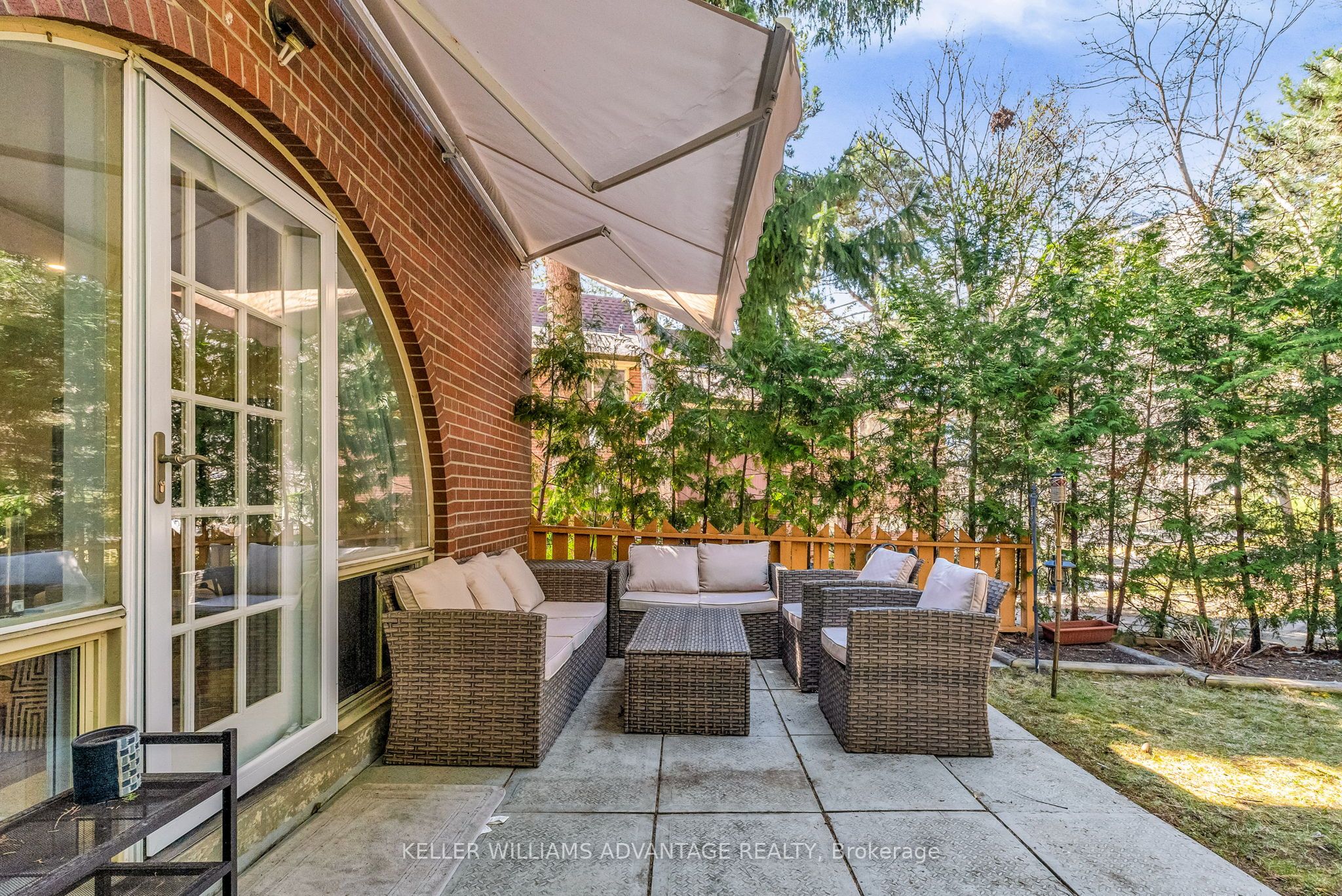 #67 - 6 Esterbrooke Avenue Property Photo 10
