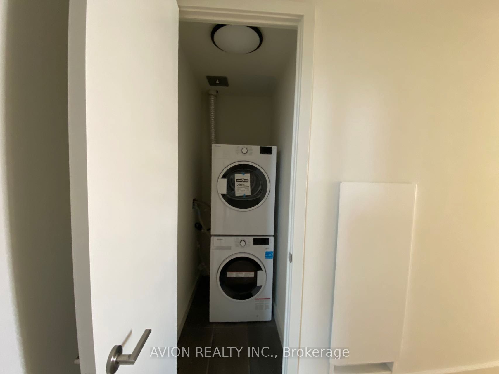 #1205 - 81 Wellesley Street Property Photo 4