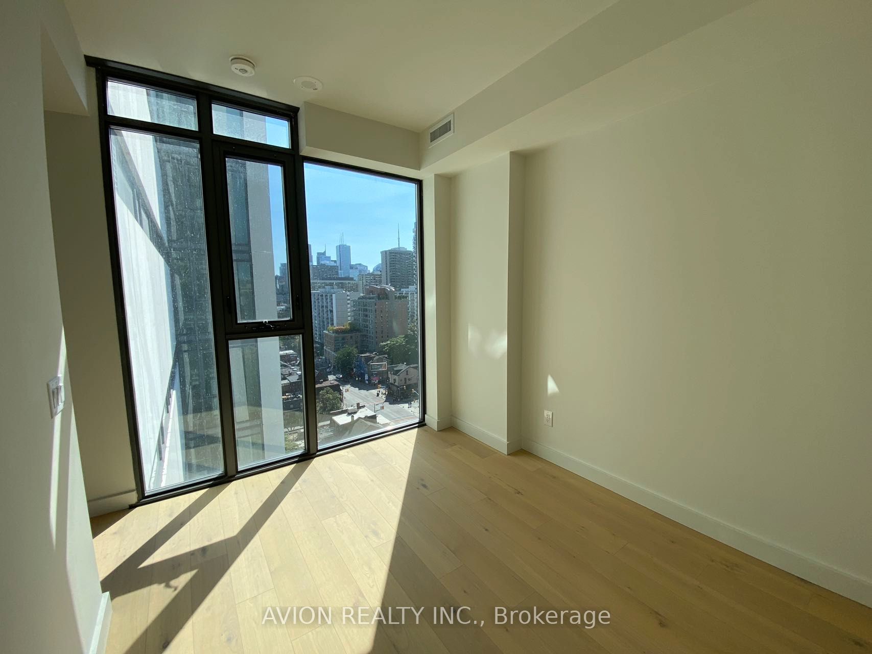 #1205 - 81 Wellesley Street Property Photo 8