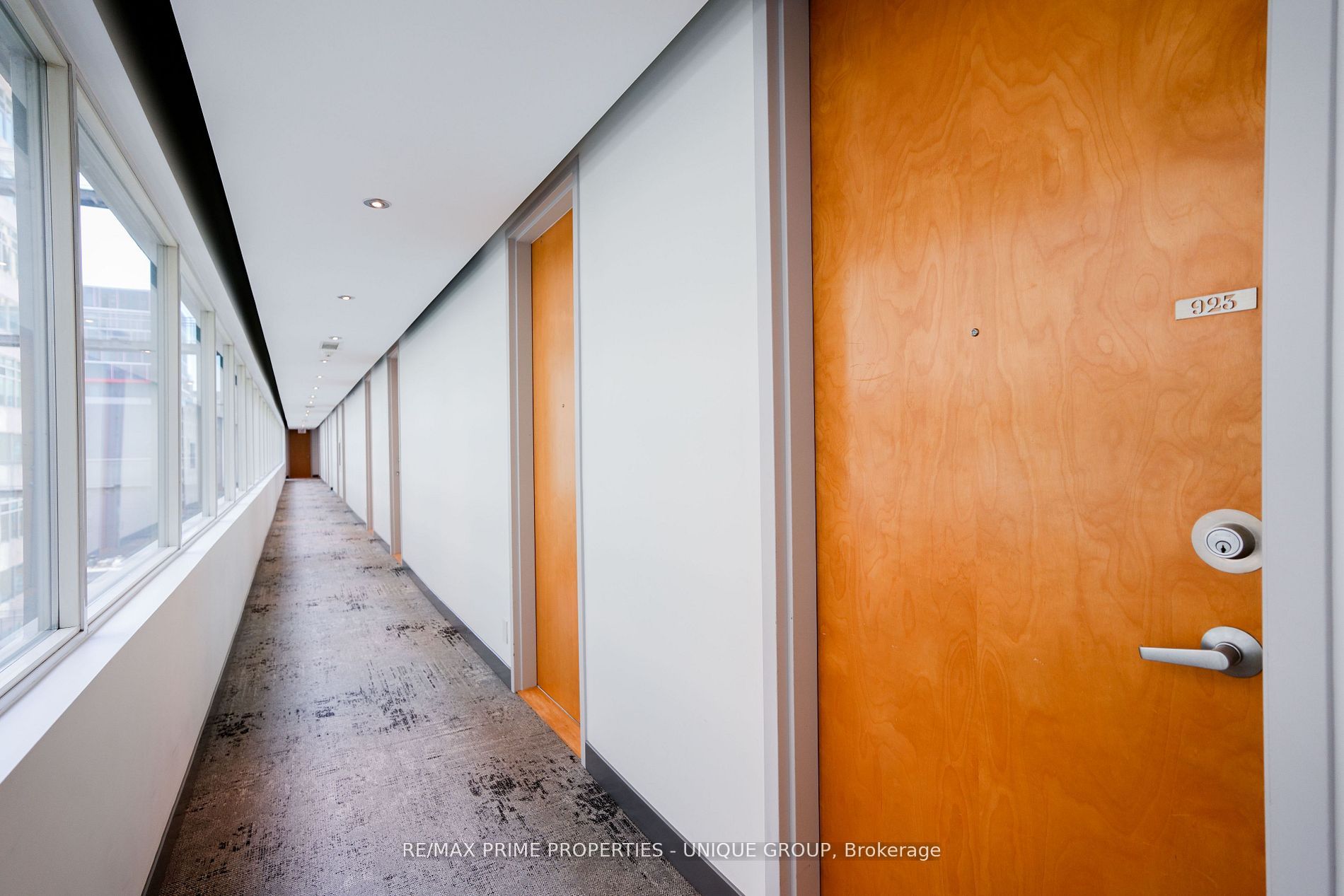 #923 - 388 Richmond Street Property Photo 5