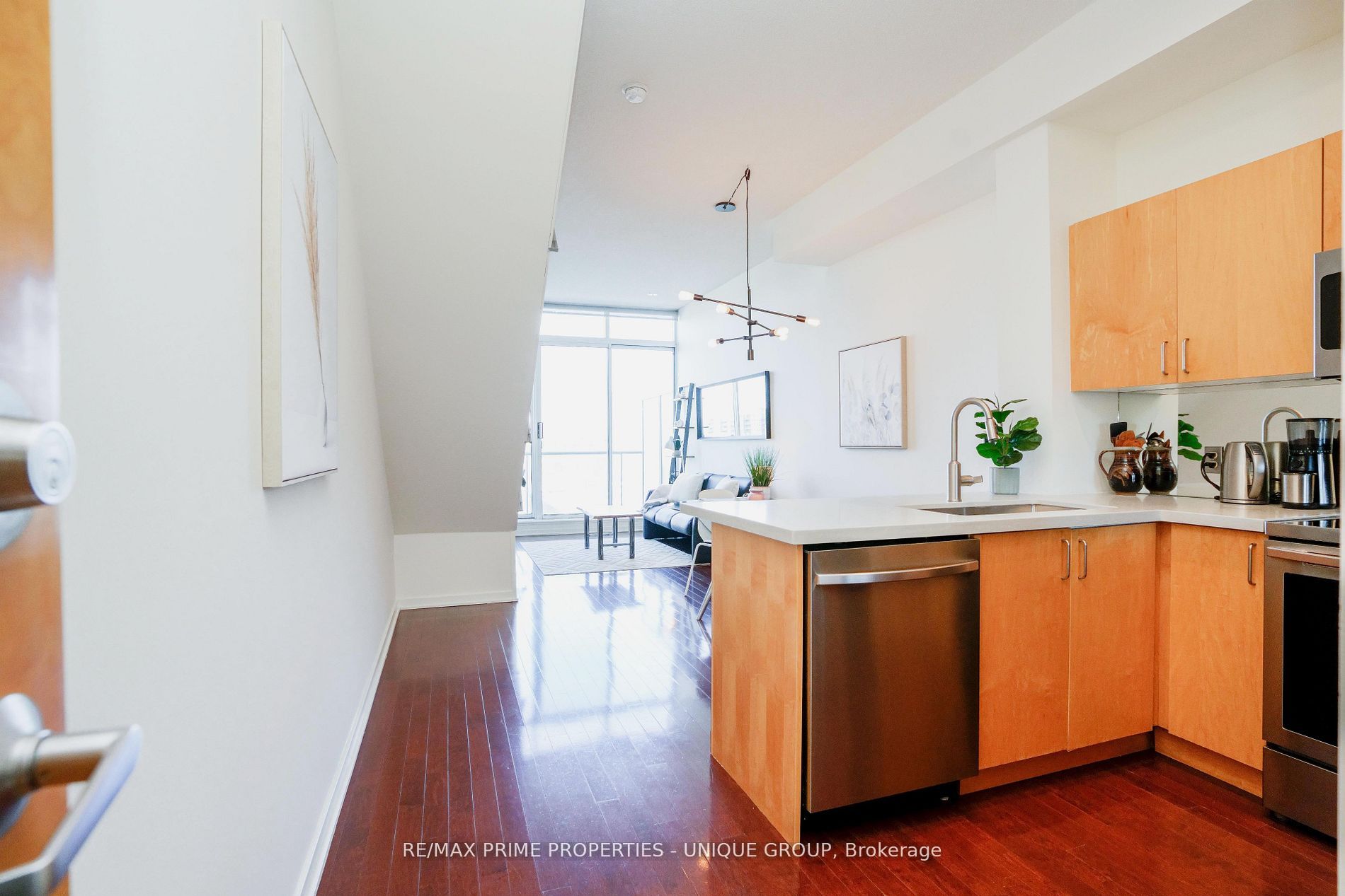 #923 - 388 Richmond Street Property Photo 6