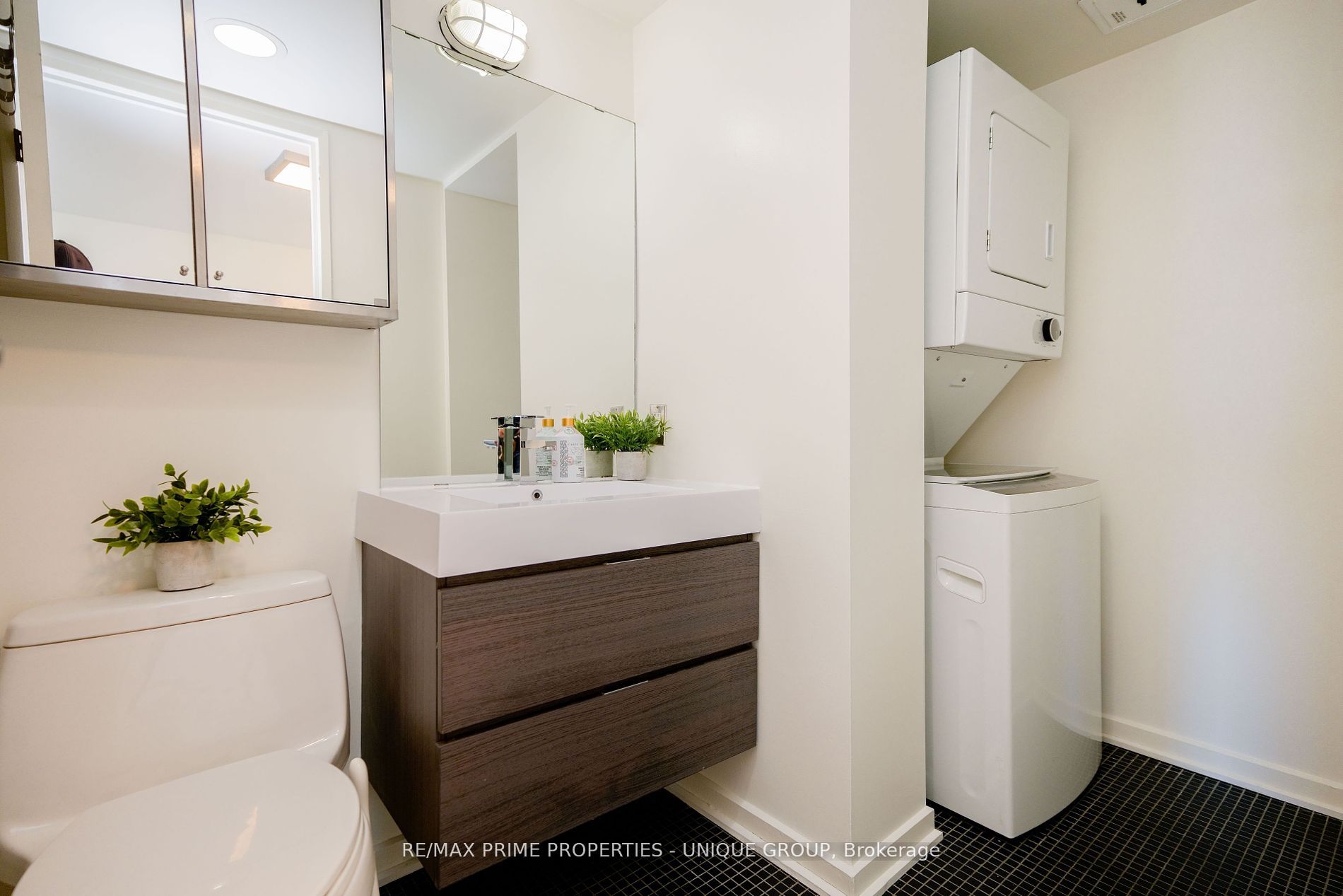 #923 - 388 Richmond Street Property Photo 23