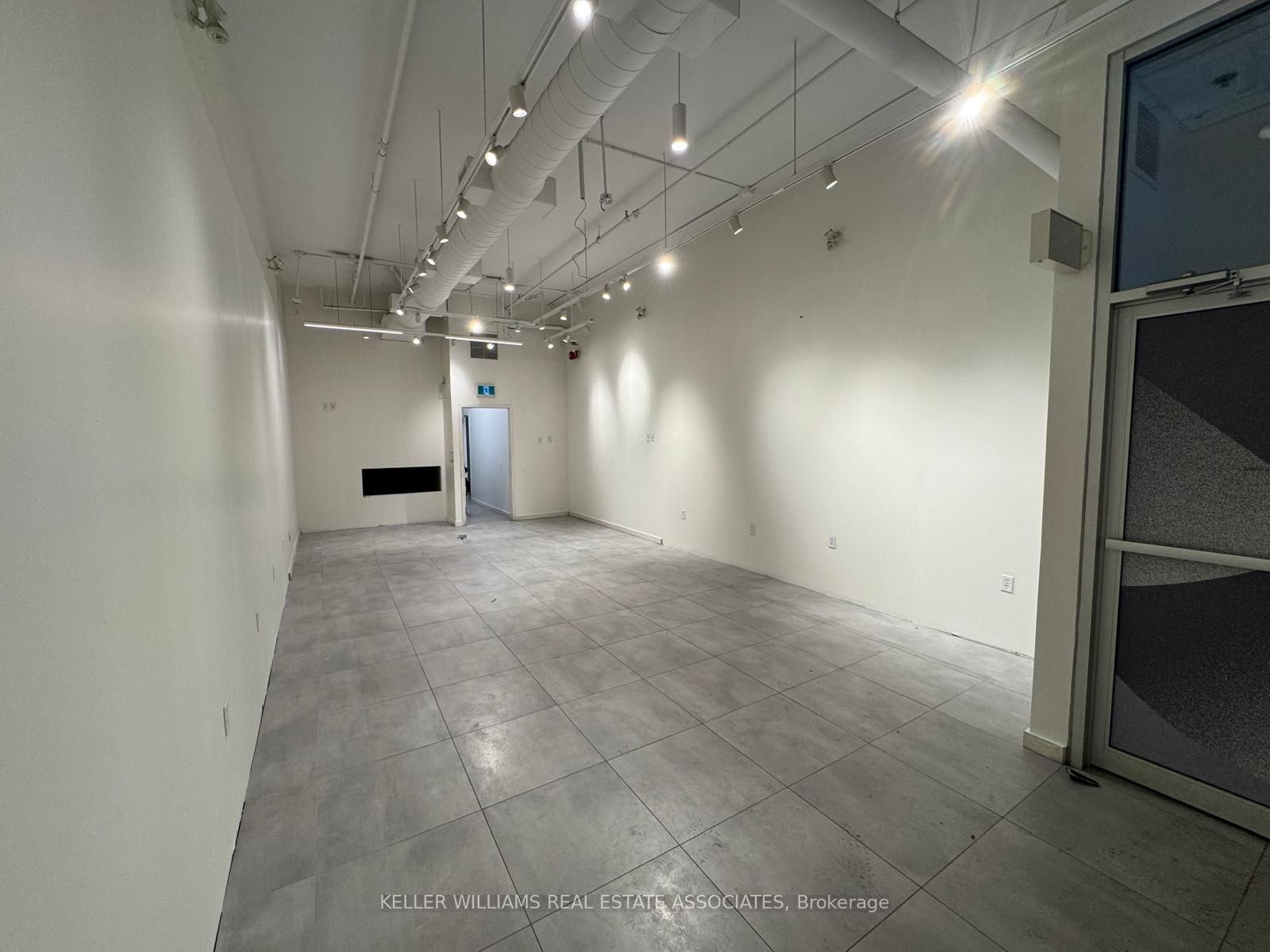 1180 Queen Street Property Photo 2