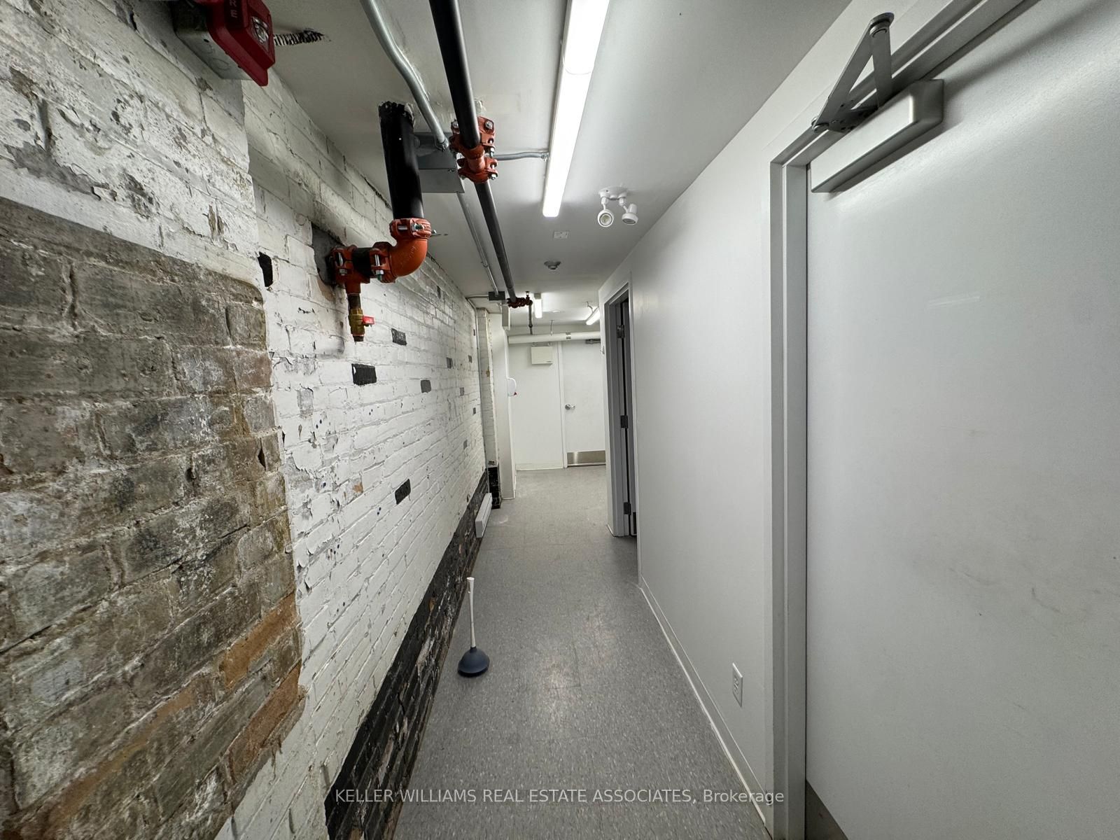 1180 Queen Street Property Photo 6