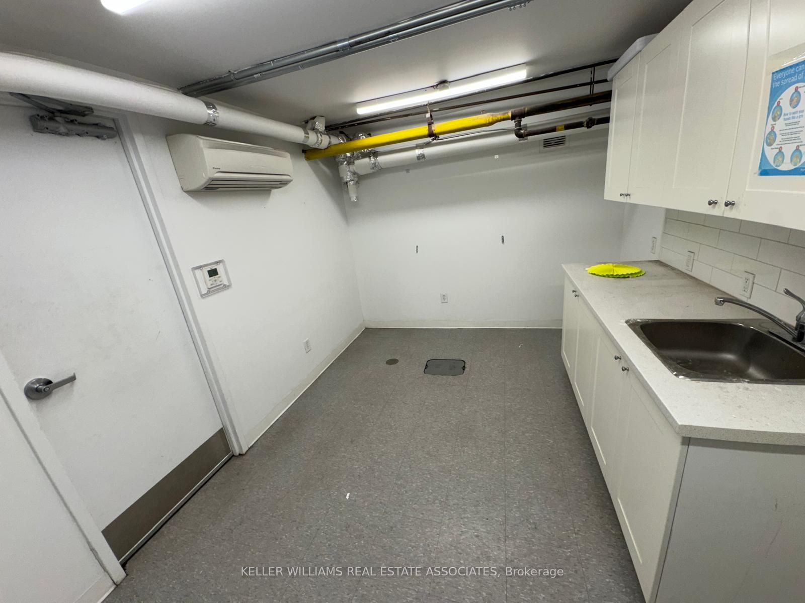 1180 Queen Street Property Photo 7