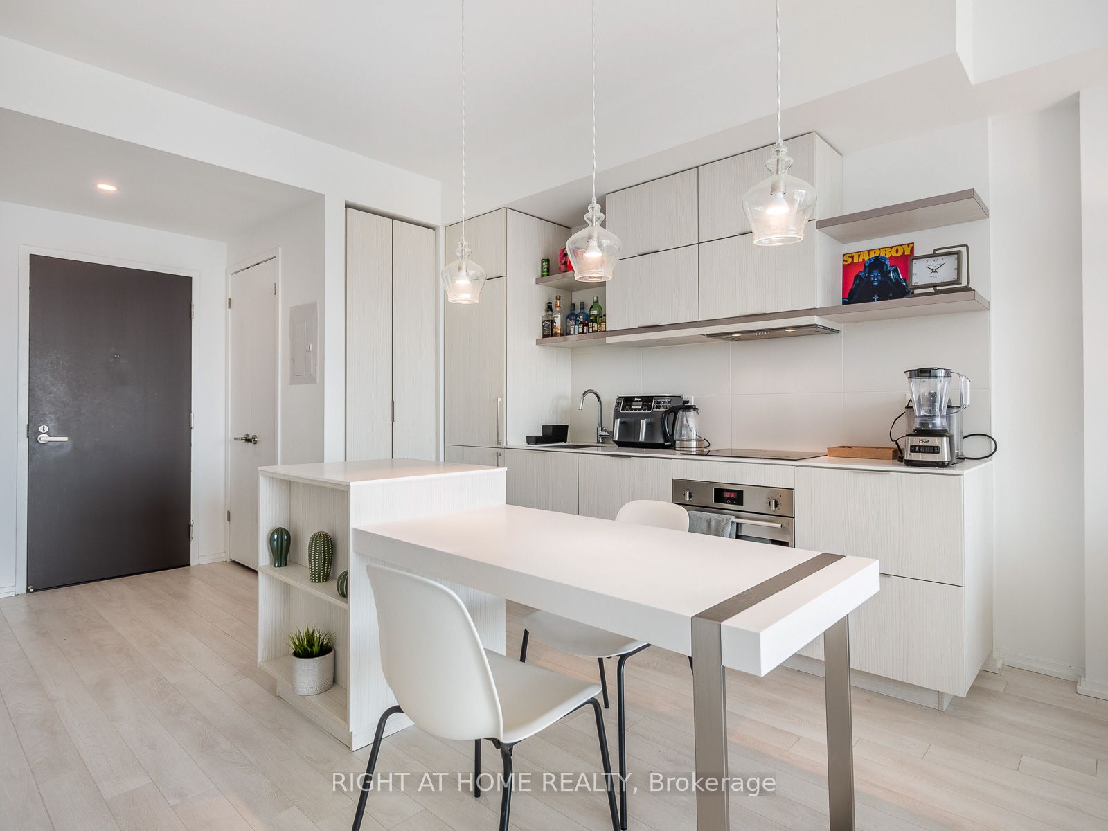 197 Yonge Street 5607 Property Photo 9