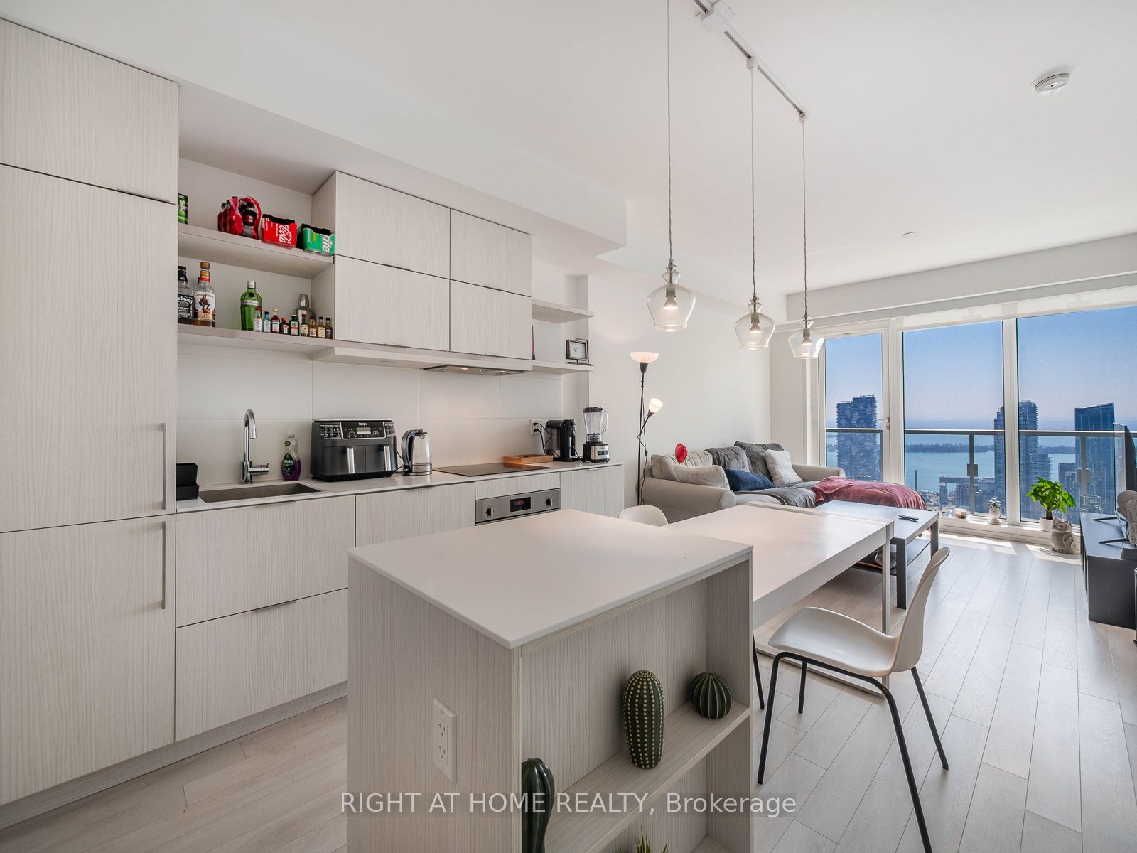 197 Yonge Street 5607 Property Photo 12
