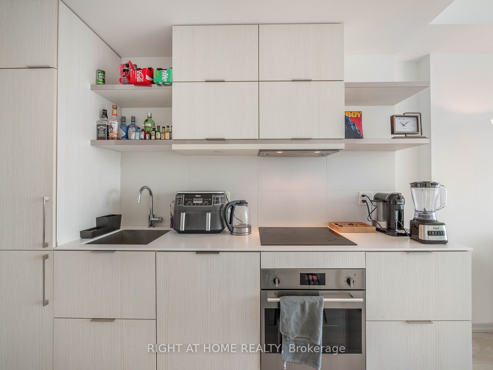 197 Yonge Street 5607 Property Photo 13