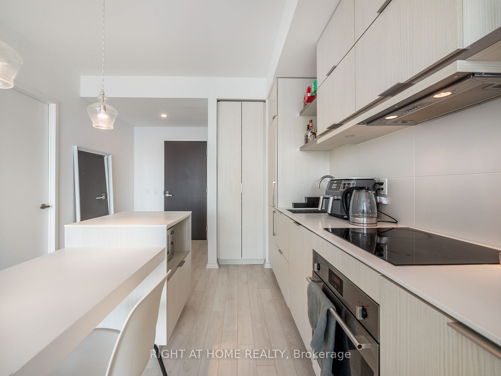 197 Yonge Street 5607 Property Photo 15