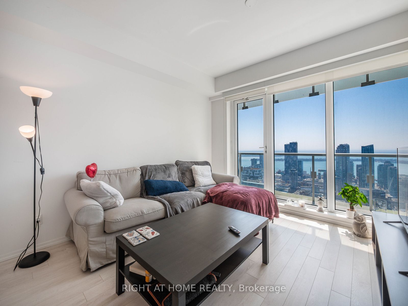 197 Yonge Street 5607 Property Photo 17