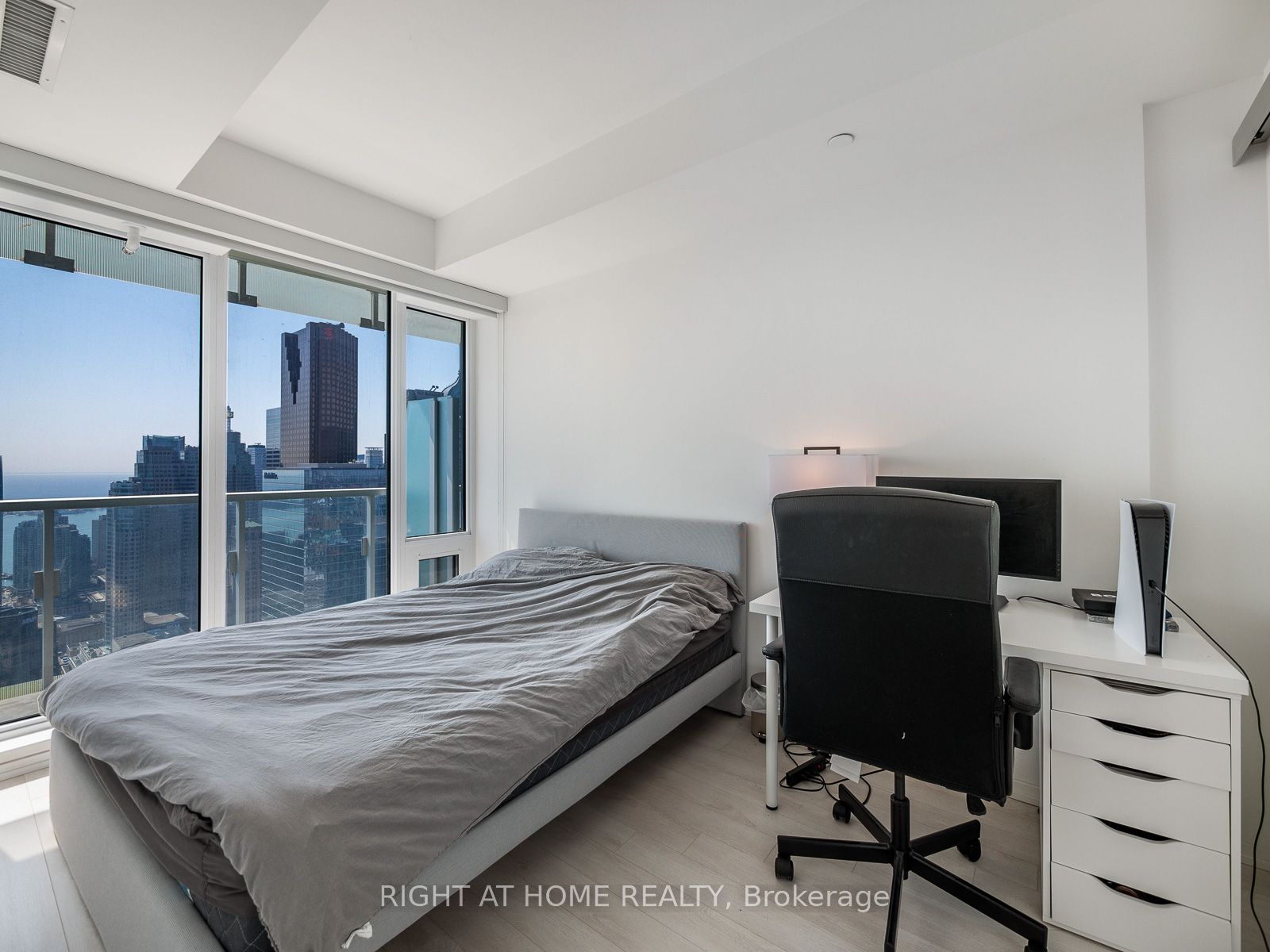 197 Yonge Street 5607 Property Photo 19