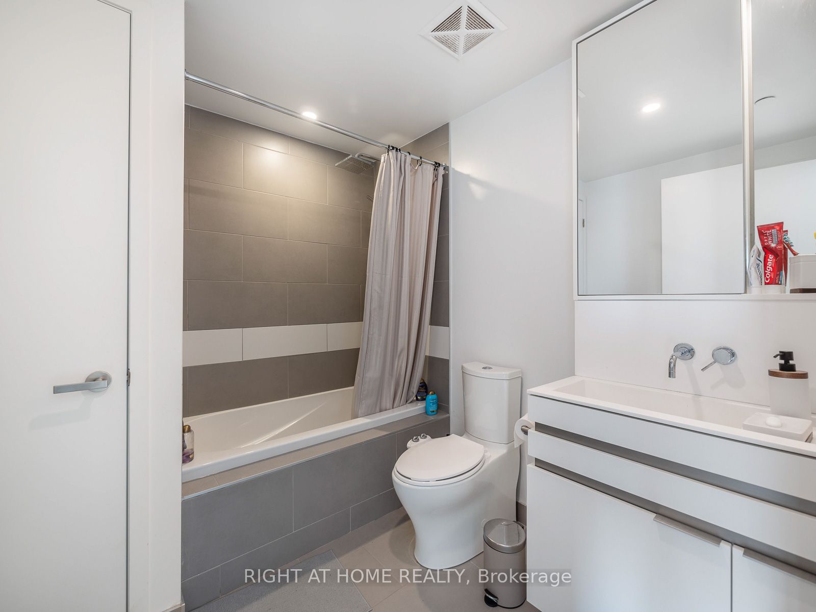 197 Yonge Street 5607 Property Photo 22