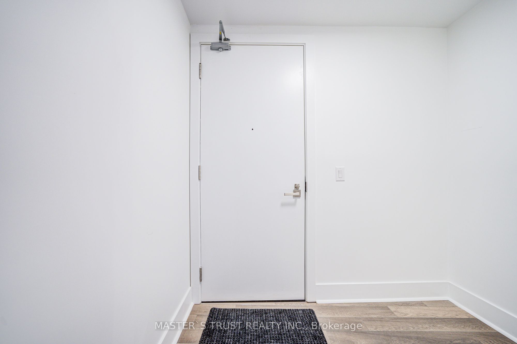 #416 - 32 Davenport Road Property Photo 8