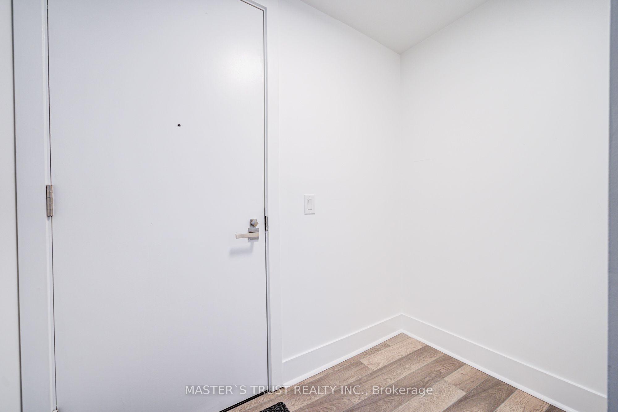 #416 - 32 Davenport Road Property Photo 9