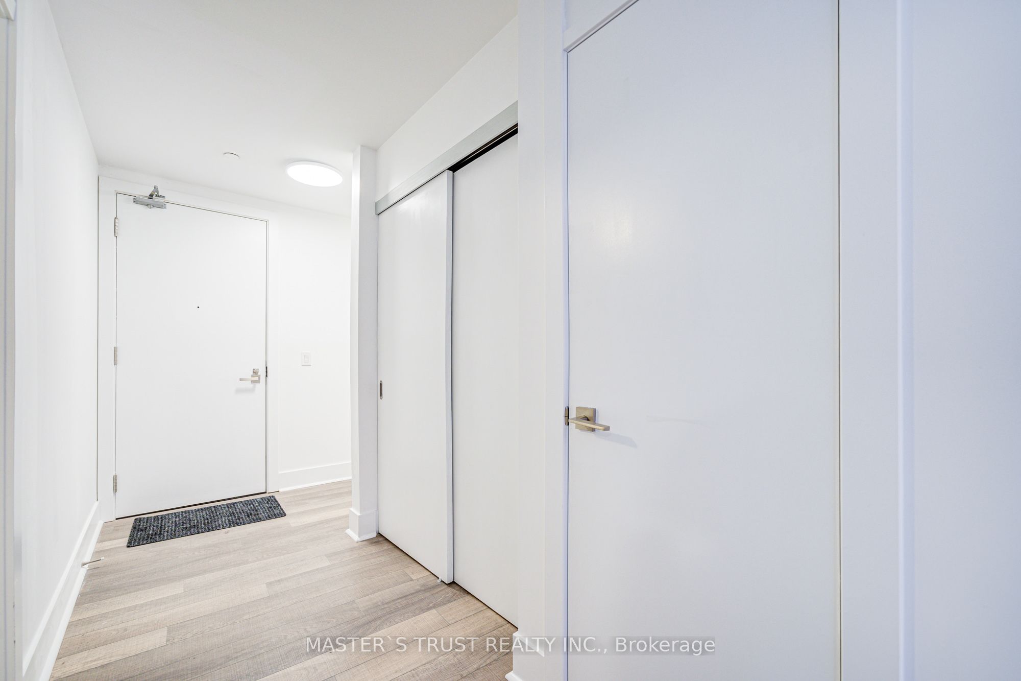 #416 - 32 Davenport Road Property Photo 10